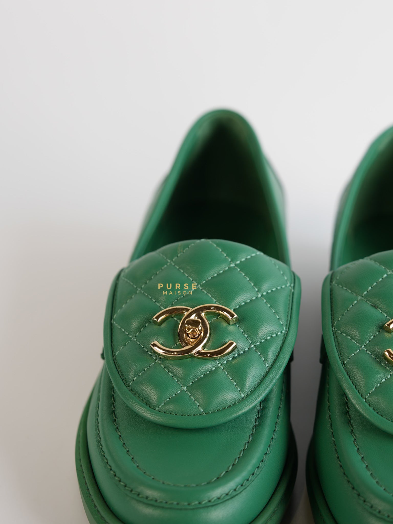 Turnlock Loafers Green Lambskin Size 37 EU (23cm) | Purse Maison Luxury Bags Shop