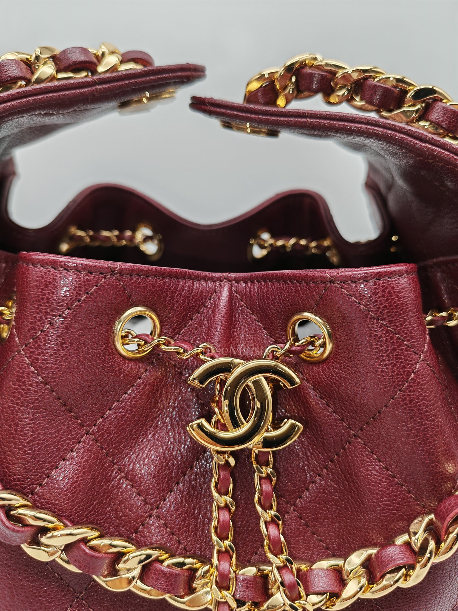 25 Small in Burgundy Shiny Grain Calfskin Leather and Gold Hardware Microchip