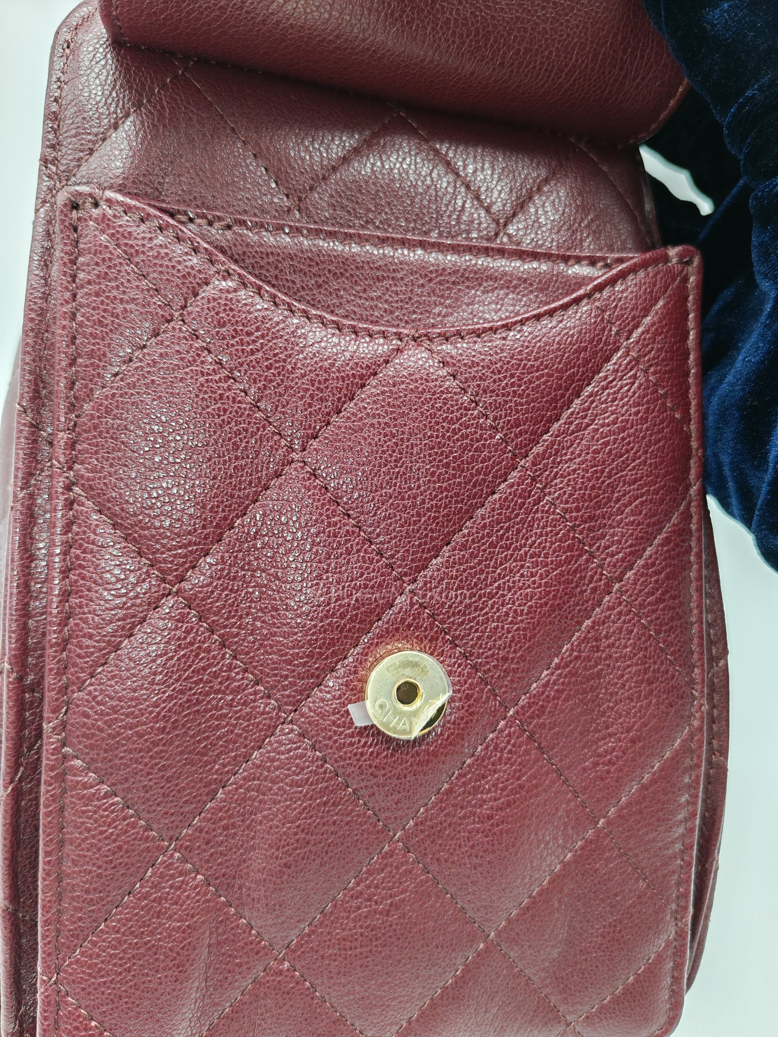 25 Small in Burgundy Shiny Grain Calfskin Leather and Gold Hardware Microchip