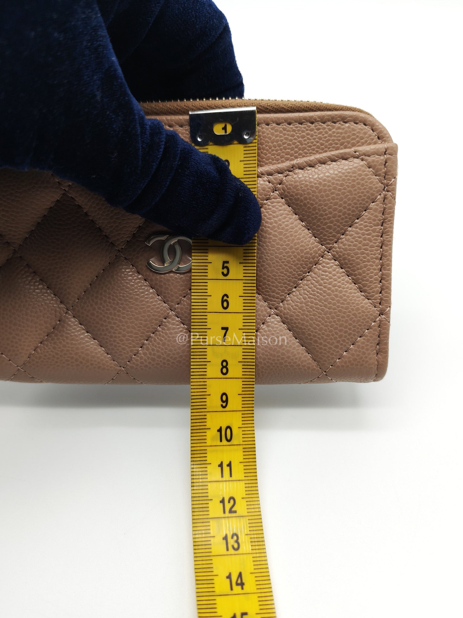 Chanel Zipped Card Holder in Dark Beige Caviar Leather and Light Gold Hardware (Microchip)