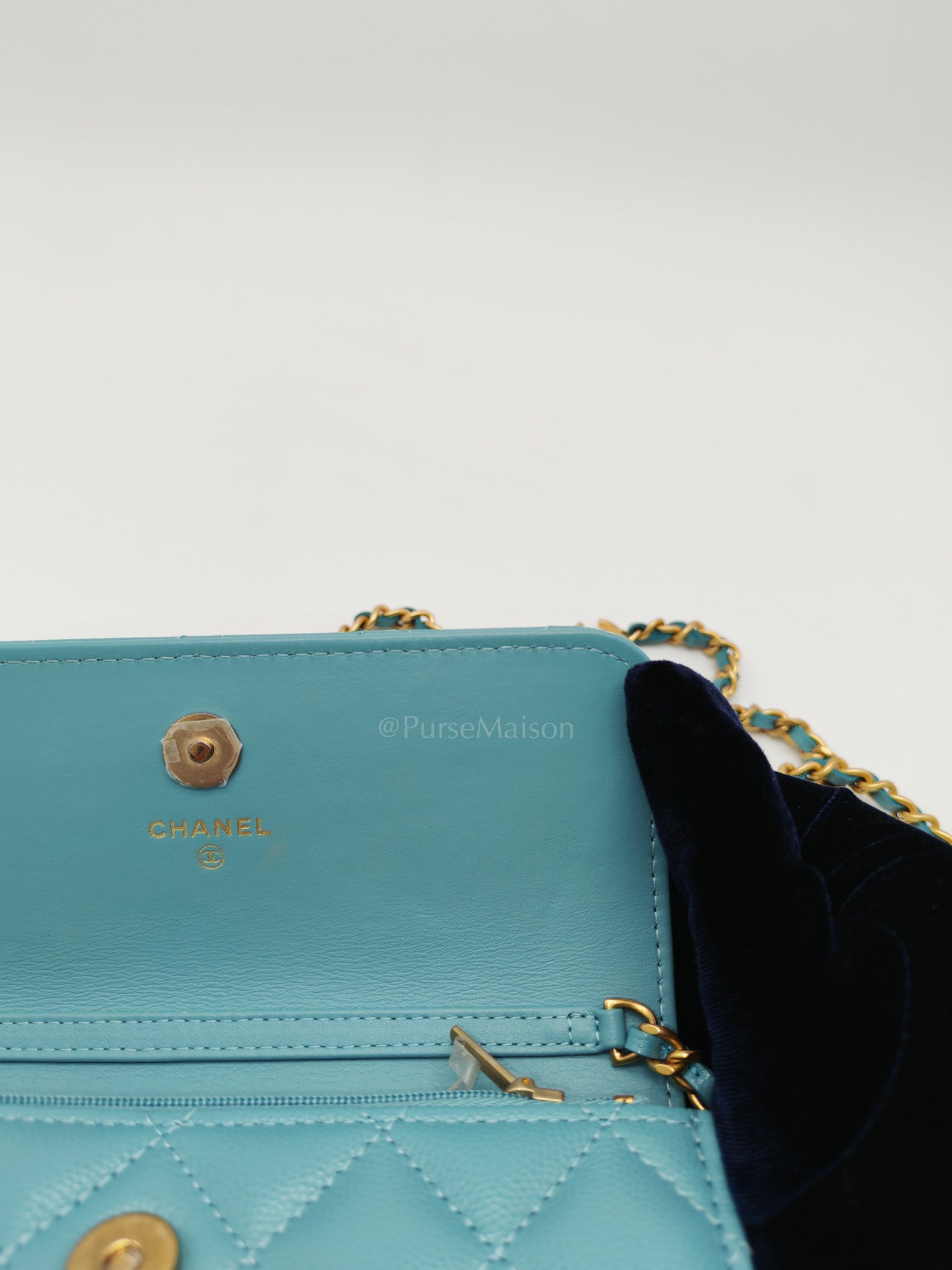Charming Phone Holder with Chain in Teal Blue Caviar Leather & Gold Hardware (Microchip) | Purse Maison Luxury Bags Shop