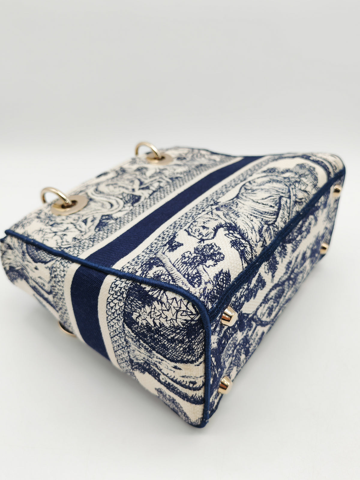 Christian Dior Lady D-Lite Medium in Toile De Jouy Embroidery Canvas and Light Gold Hardware | Purse Maison Luxury Bags Shop