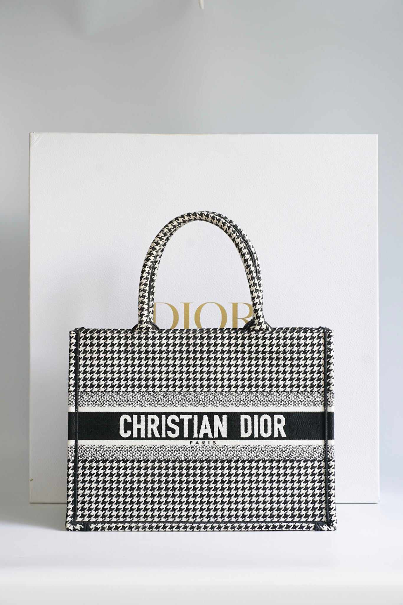 Dior tote bag black best sale and white