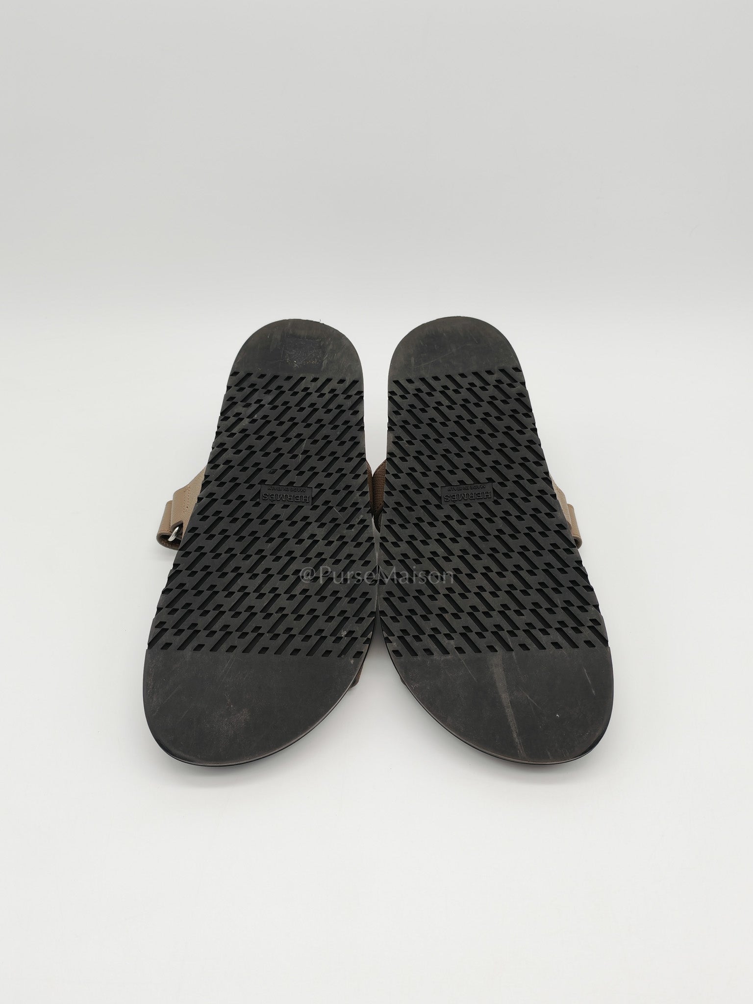 Chypre in Etoupe Epsom Leather Sandals Size 38EU (24 cm)