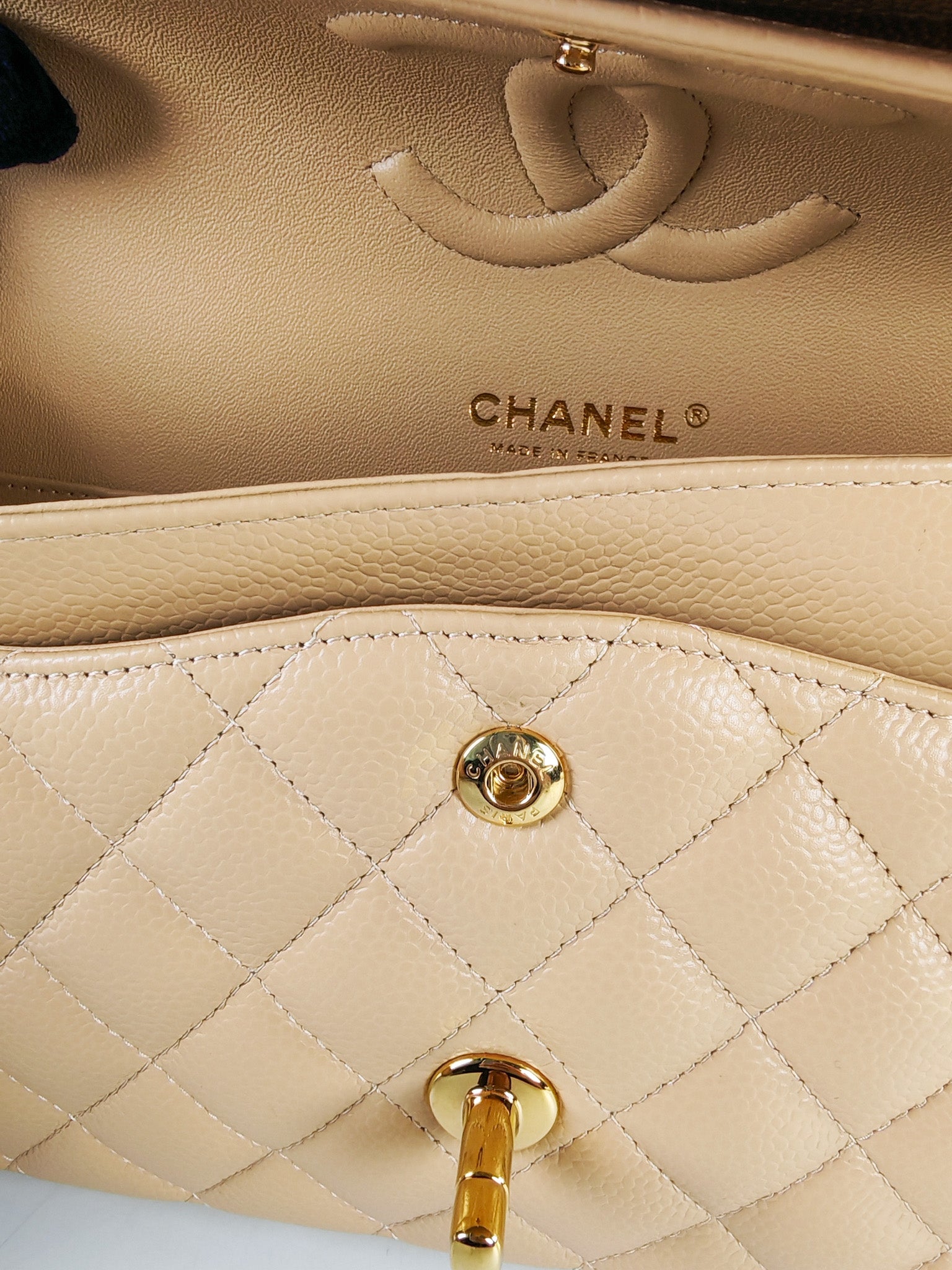 Classic Double Flap Medium in Beige Clair Caviar Leather & Gold Hardware(Microchip) | Purse Maison Luxury Bags Shop