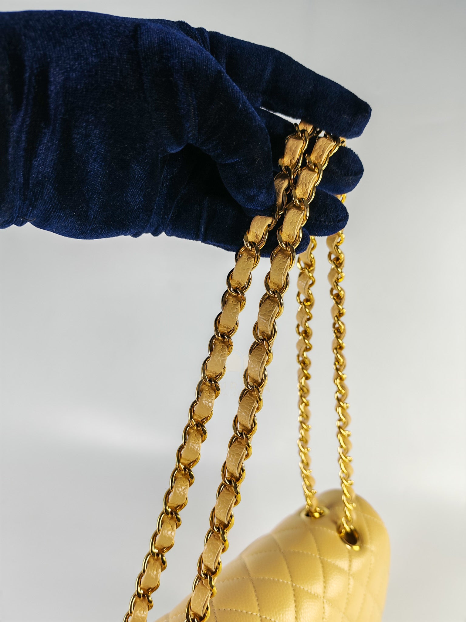 Classic Double Flap Medium in Beige Clair Caviar Leather & Gold Hardware(Microchip) | Purse Maison Luxury Bags Shop