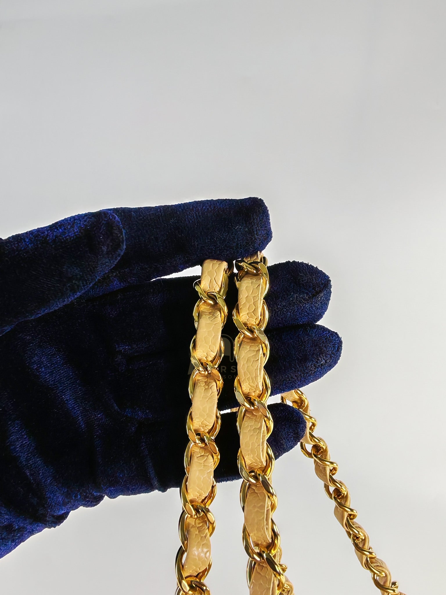 Classic Double Flap Medium in Beige Clair Caviar Leather & Gold Hardware(Microchip) | Purse Maison Luxury Bags Shop