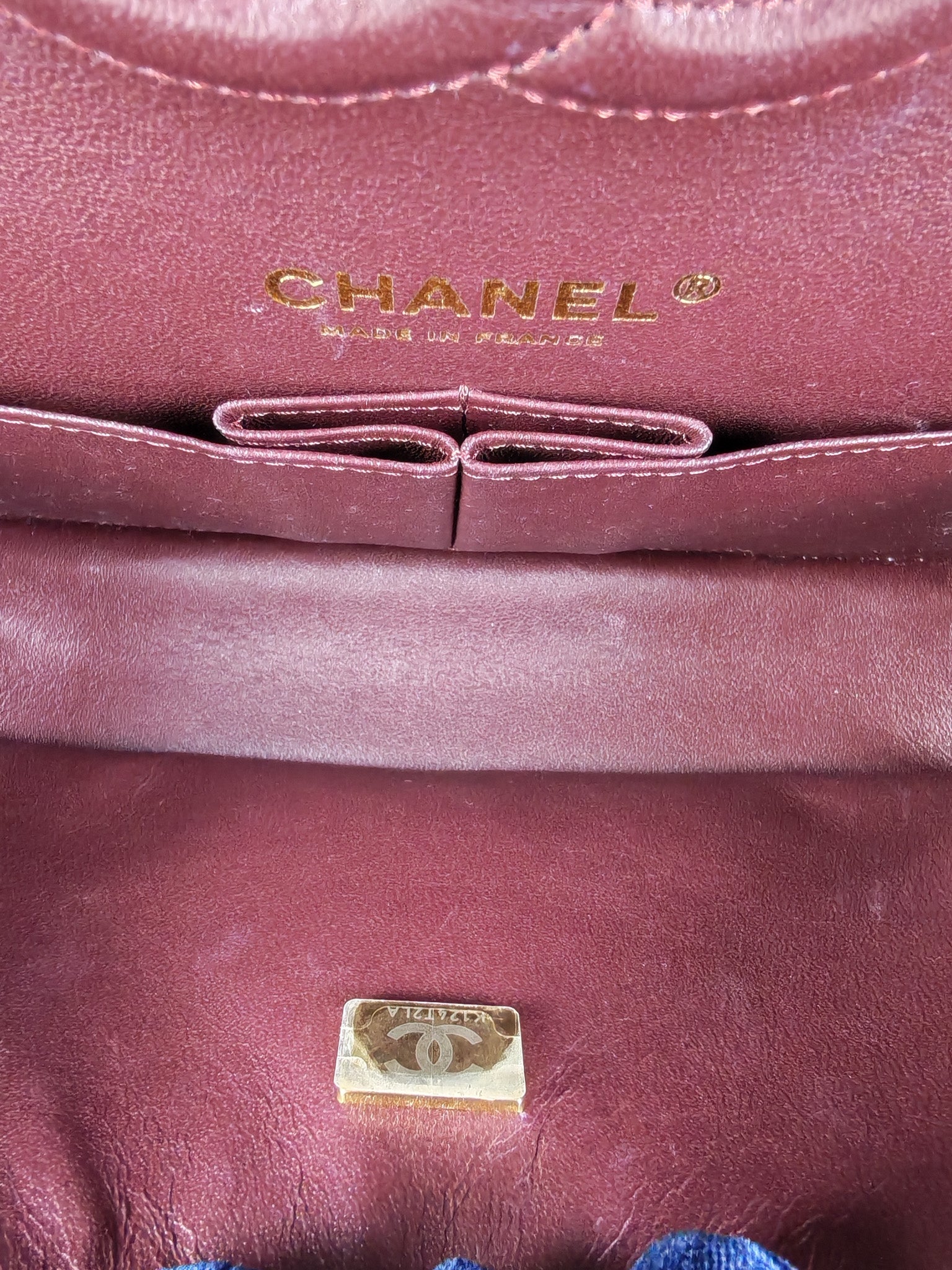 Classic Double Flap Medium in Black Caviar Leather and Gold Hardware (Microchip) | Purse Maison Luxury Bags Shop