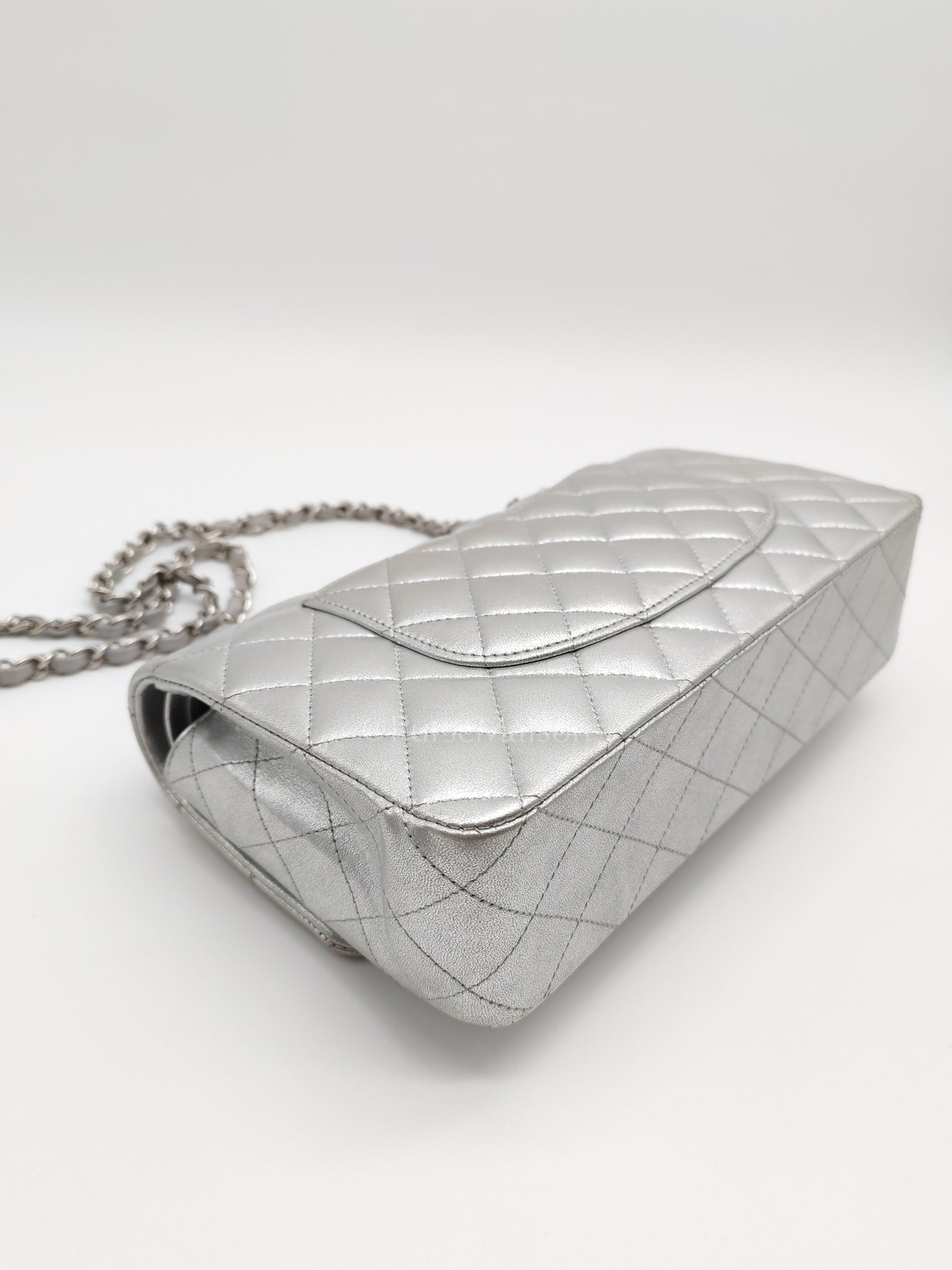 Classic Double Flap Medium in Metallic Silver and Silver Hardware (Microchip) | Purse Maison Luxury Bags Shop