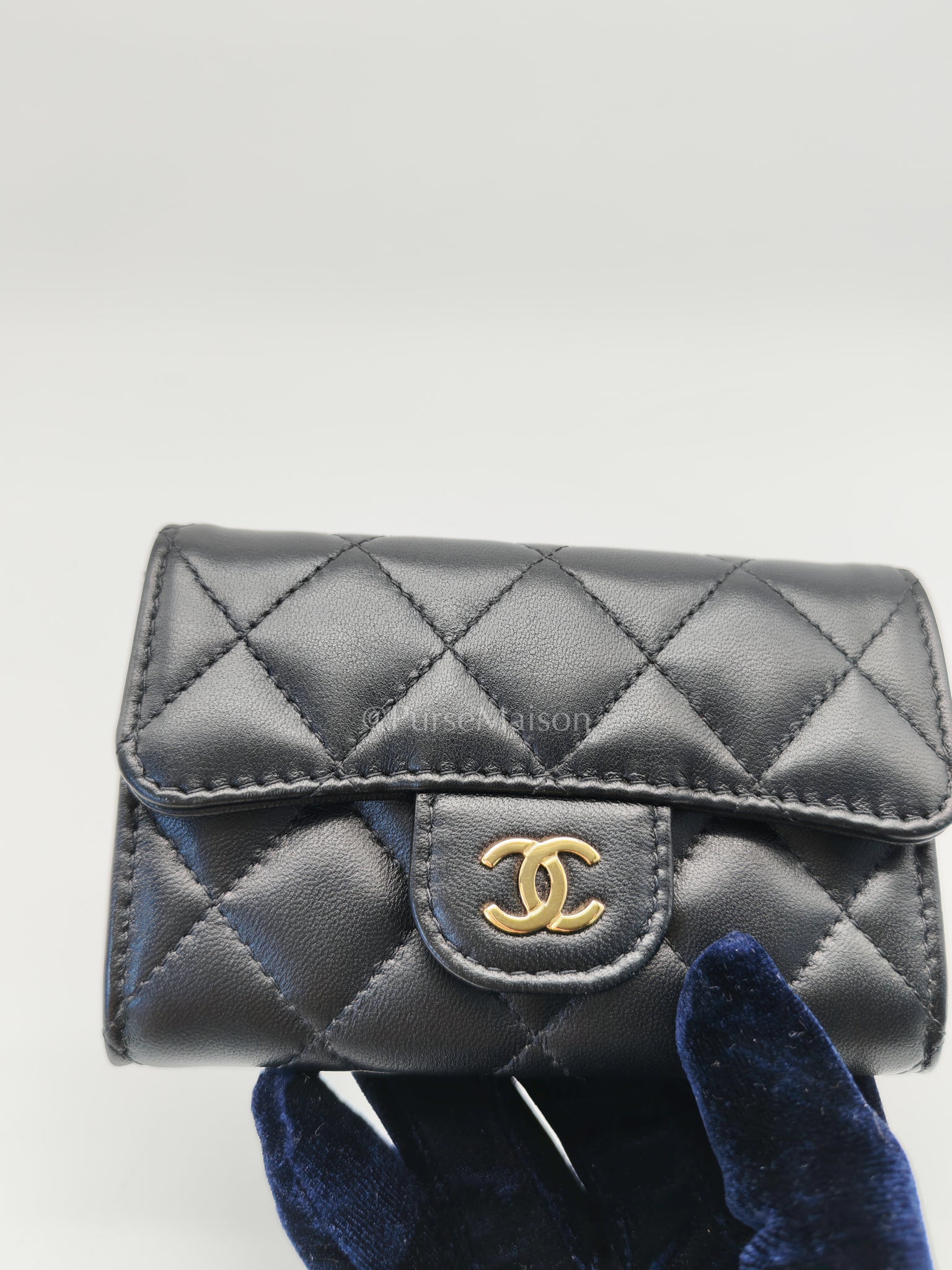 Classic Flap Card Holder Black Lambskin Leather in Gold Hardware (Microchip) | Purse Maison Luxury Bags Shop