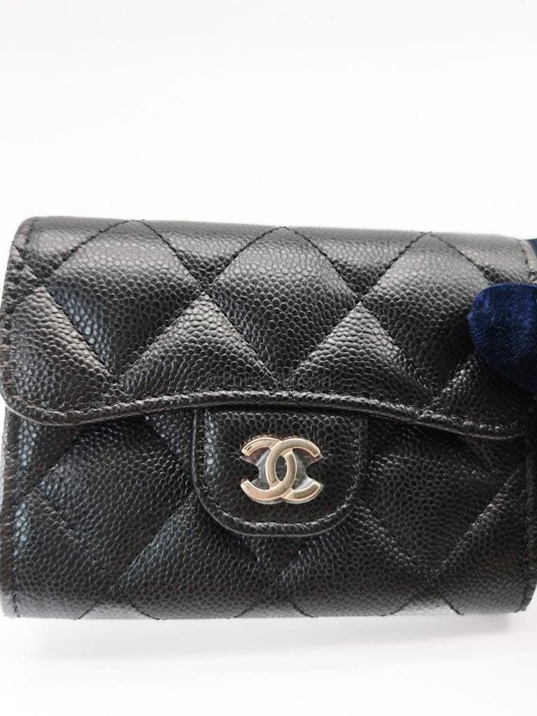 Classic Flap Card Holder Double Compartment in Black Quilted Caviar Leather and Silver Hardware (Microchip) | Purse Maison Luxury Bags Shop