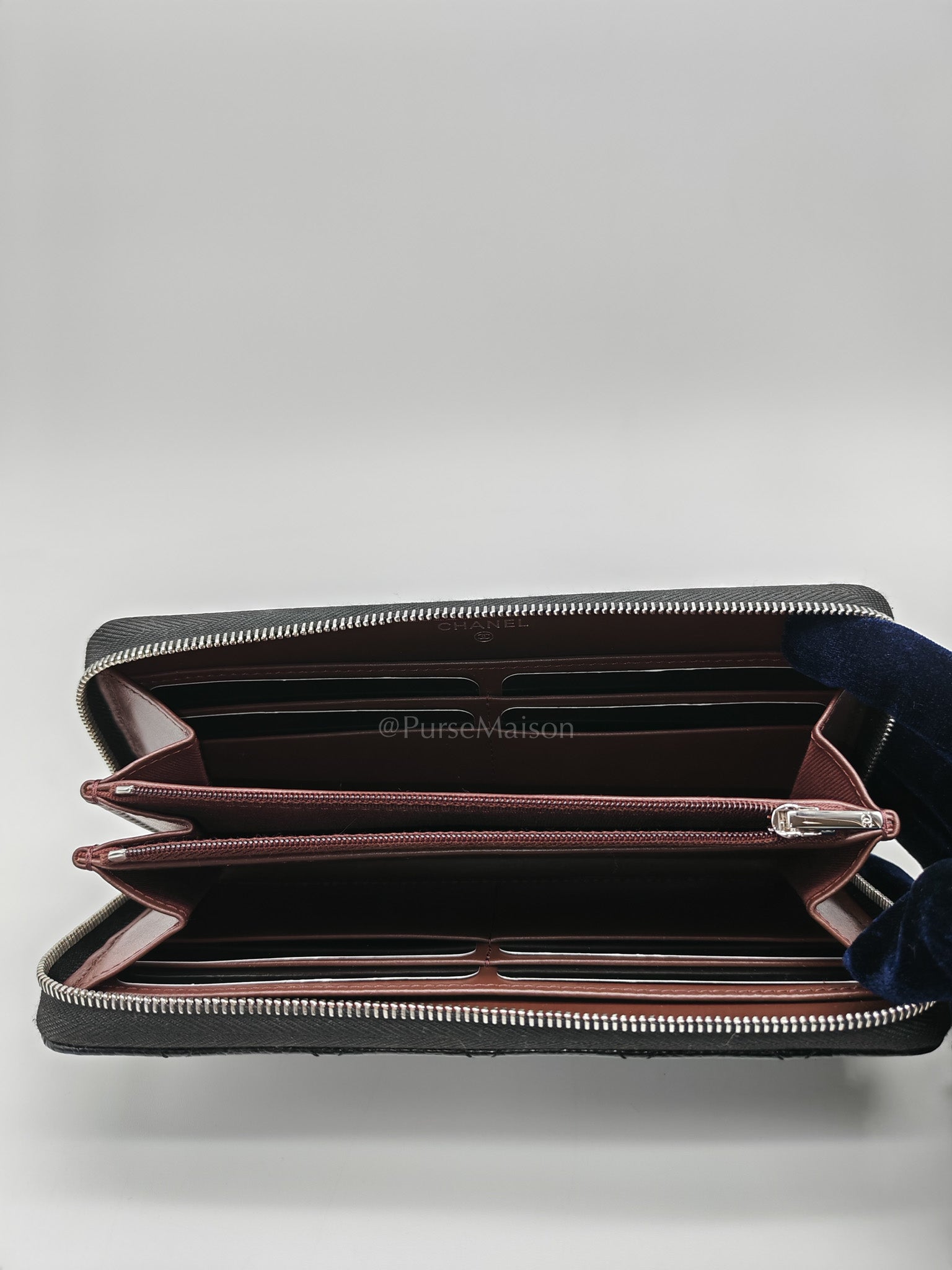 Classic Long Zipped Wallet in Black Caviar Leather & Palladium Hardware Microchip | Purse Maison Luxury Bags Shop