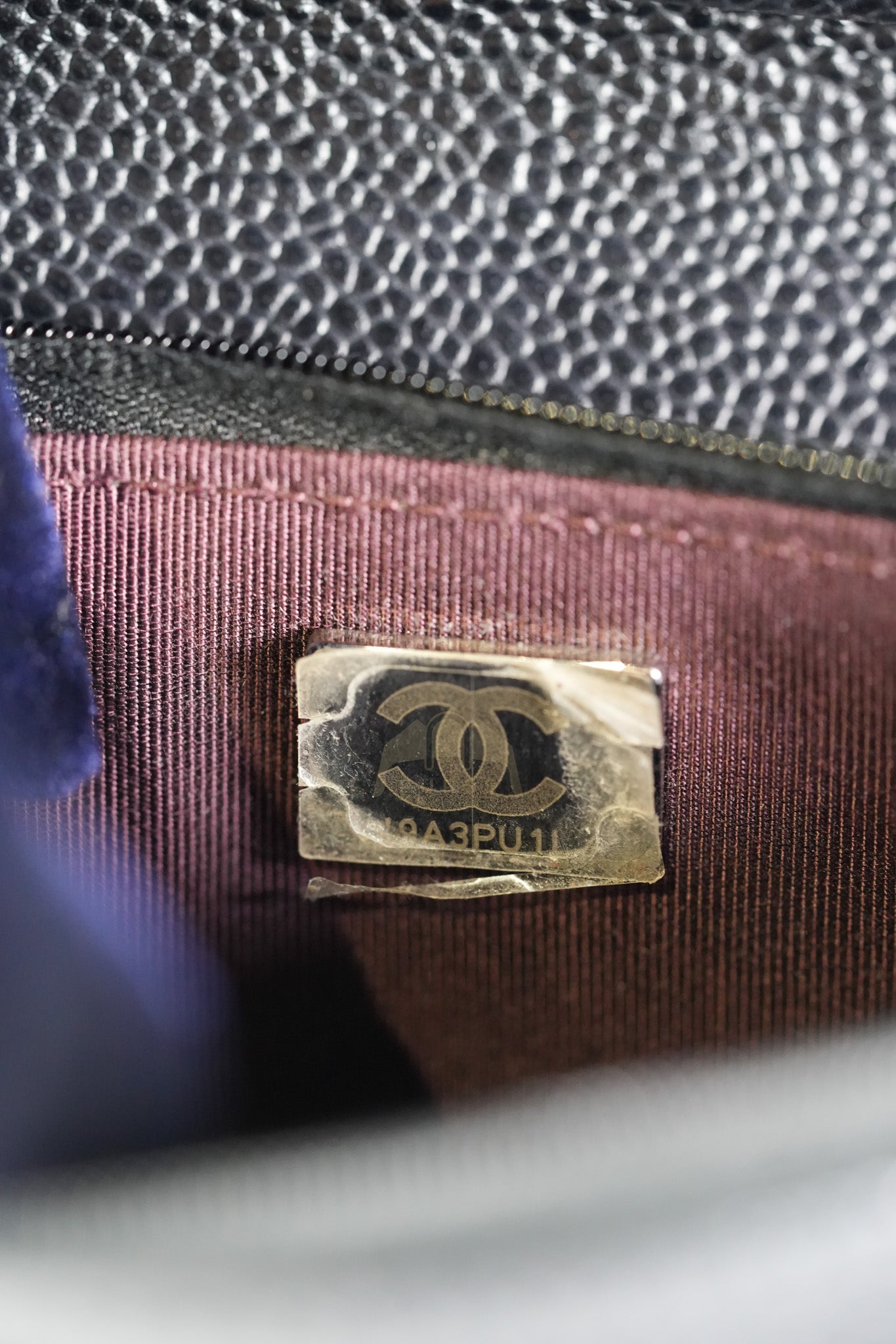 Classic Wallet on Chain in Black Caviar Leather and Silver Hardware (Microchip) | Purse Maison Luxury Bags Shop