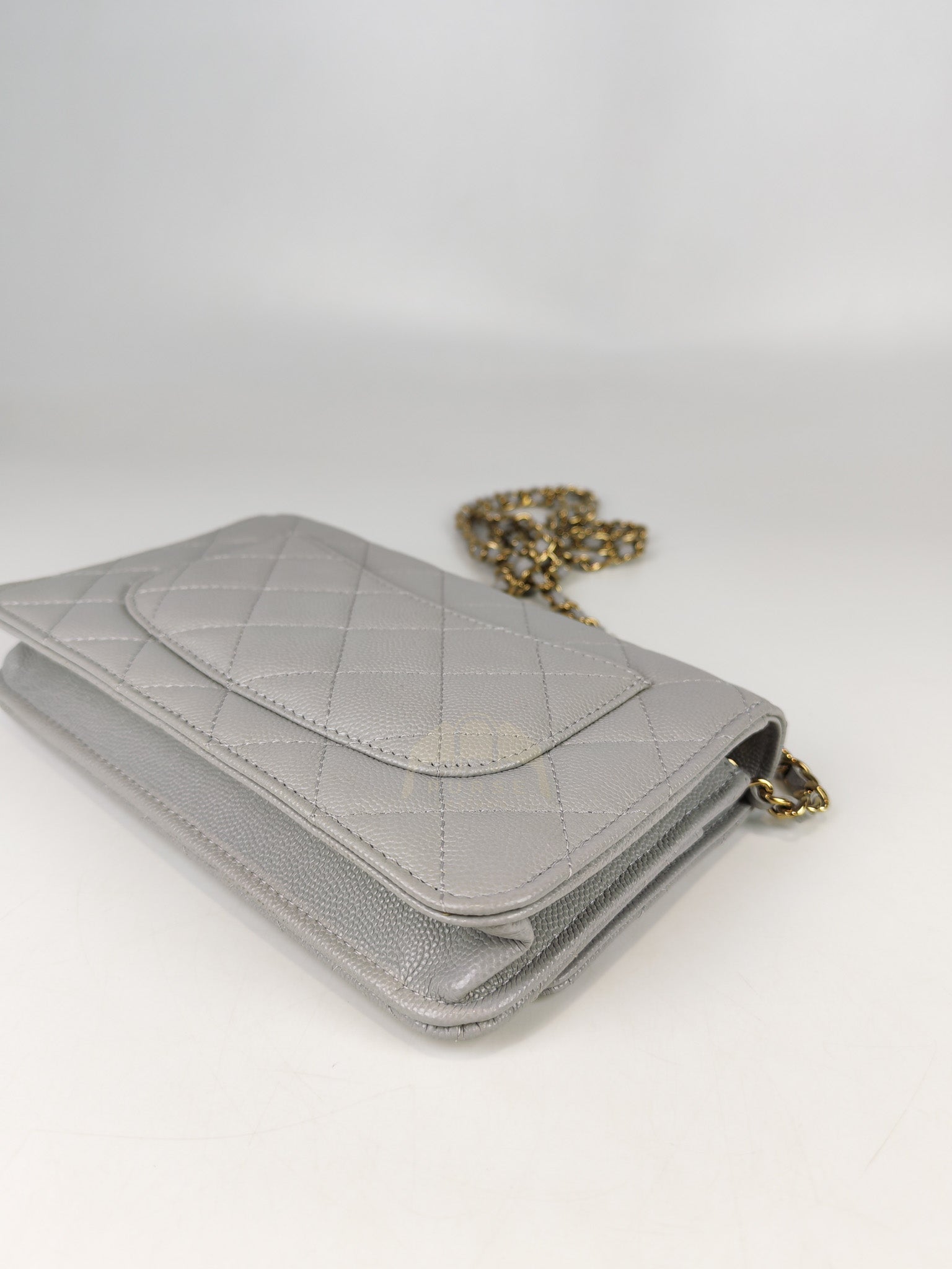 Classic Wallet On Chain in Light Gray Caviar Leather & Light Gold Hardware (Microchip) | Purse Maison Luxury Bags Shop
