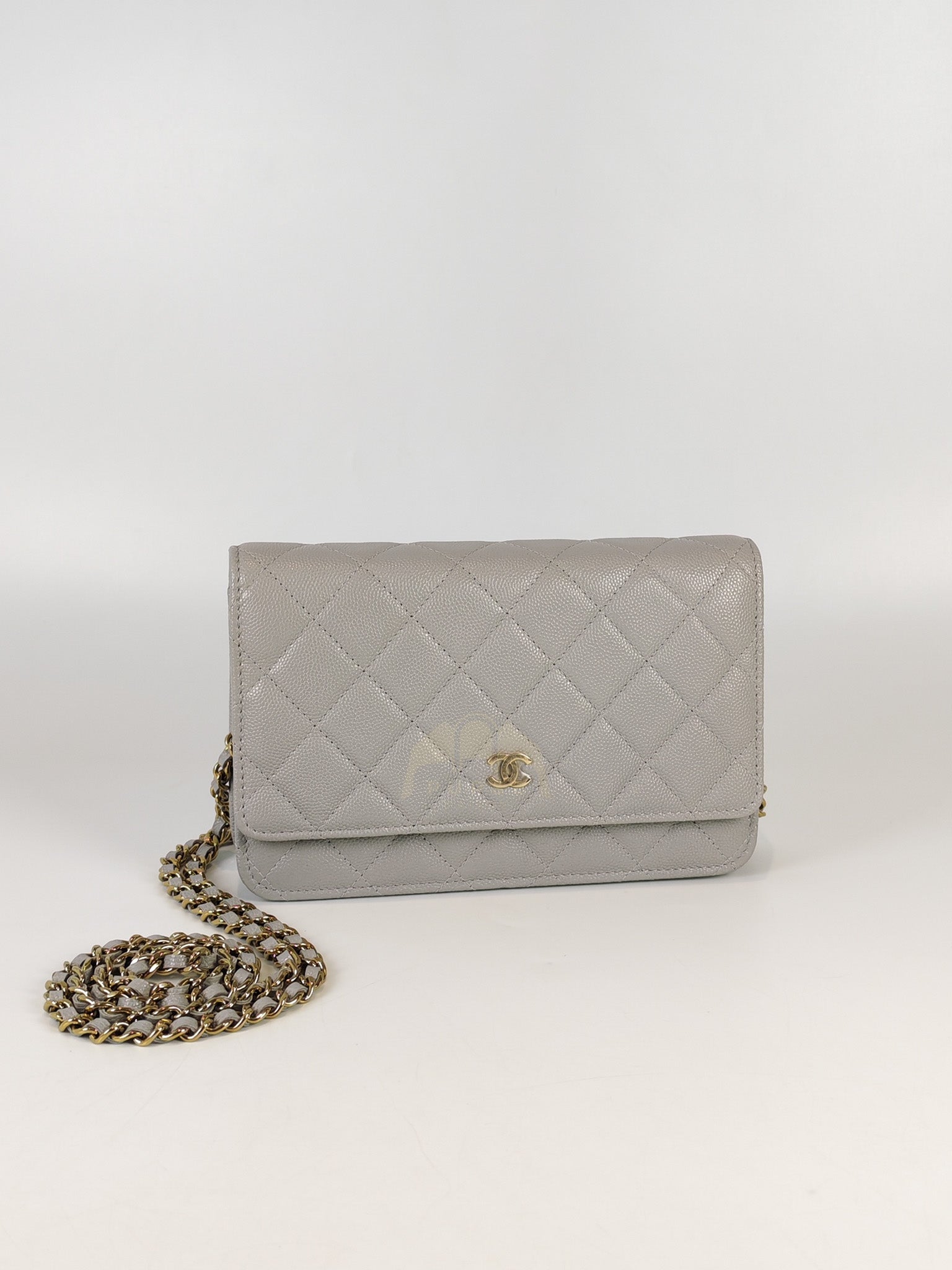 Classic Wallet On Chain in Light Gray Caviar Leather & Light Gold Hardware (Microchip) | Purse Maison Luxury Bags Shop