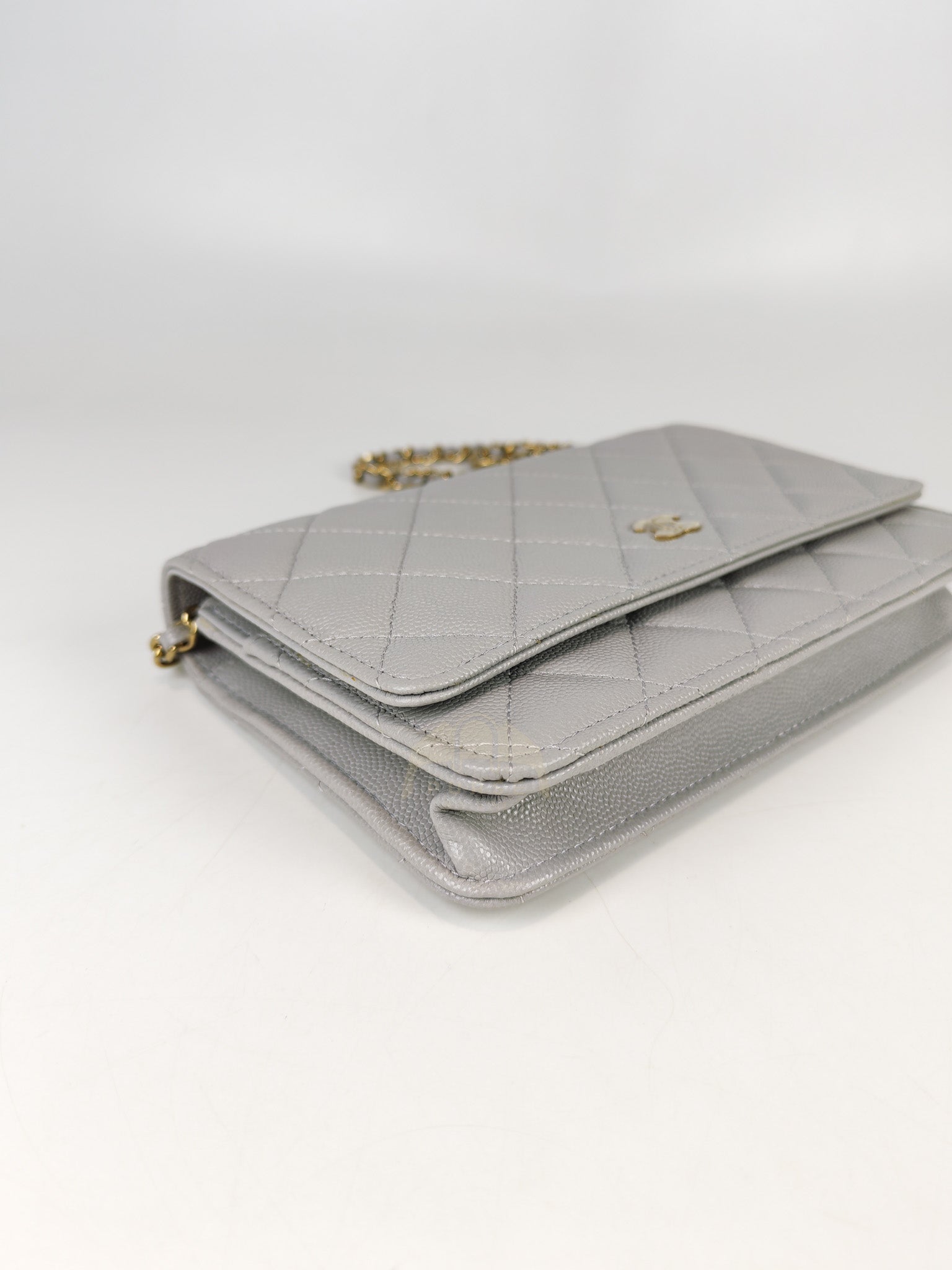 Classic Wallet On Chain in Light Gray Caviar Leather & Light Gold Hardware (Microchip) | Purse Maison Luxury Bags Shop