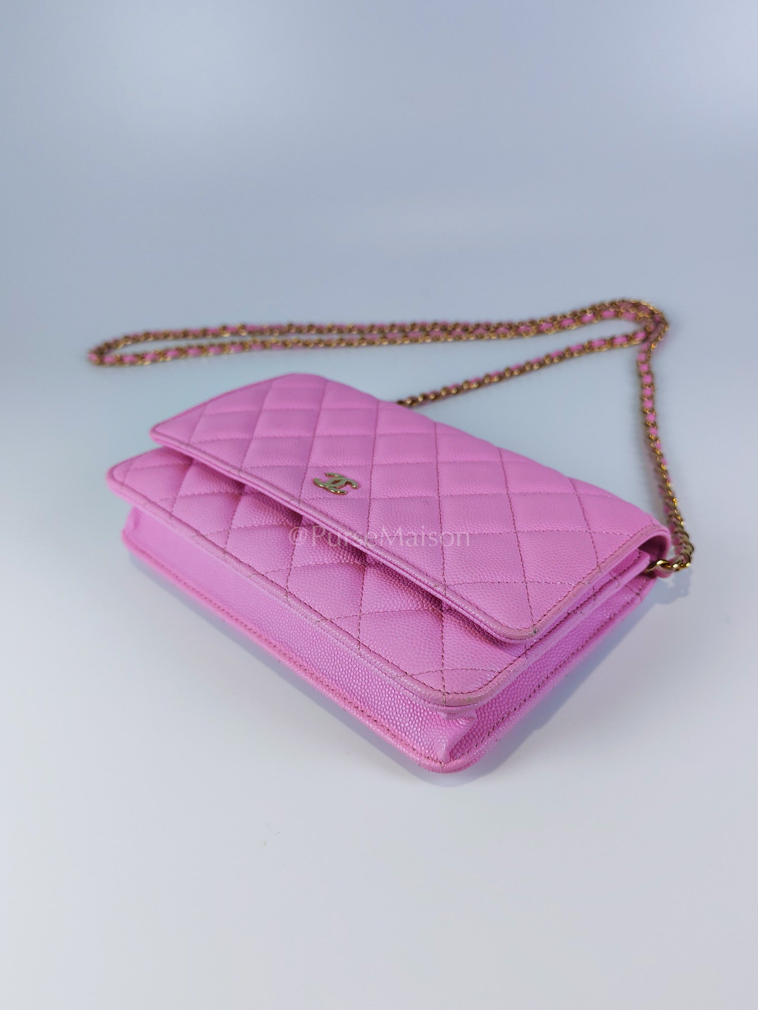 Classic Wallet On Chain in Pink Caviar Leather Gold Hardware (Microchip) | Purse Maison Luxury Bags Shop