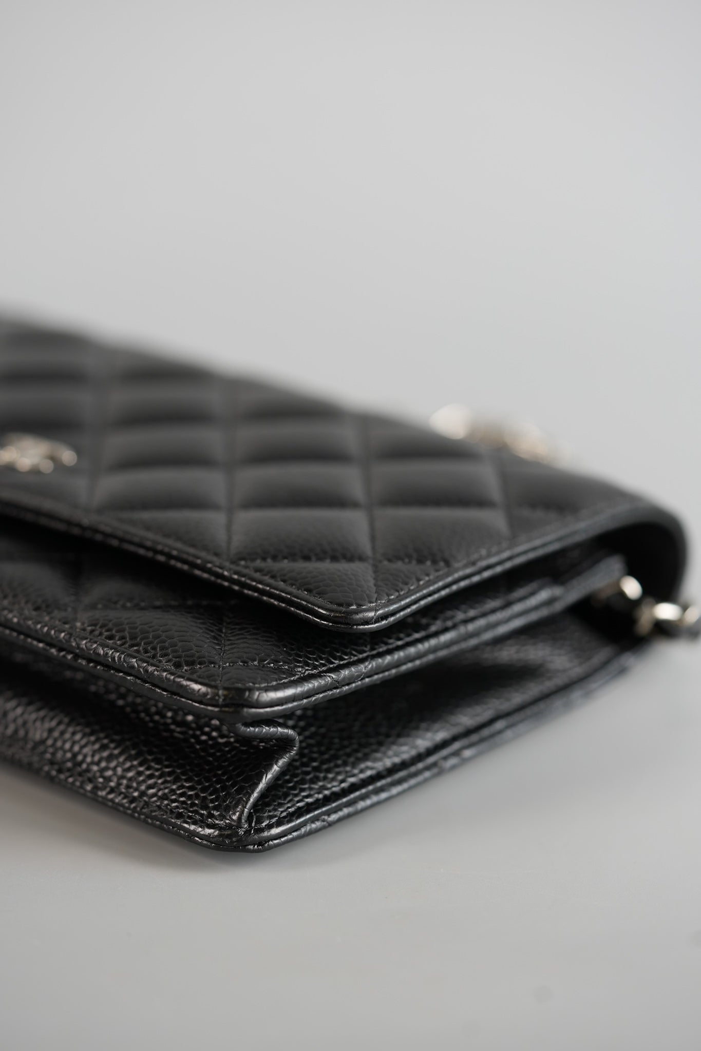 Classic Wallet on Chain (WOC) in Caviar Leather and Silver Hardware Series 27 | Purse Maison Luxury Bags Shop