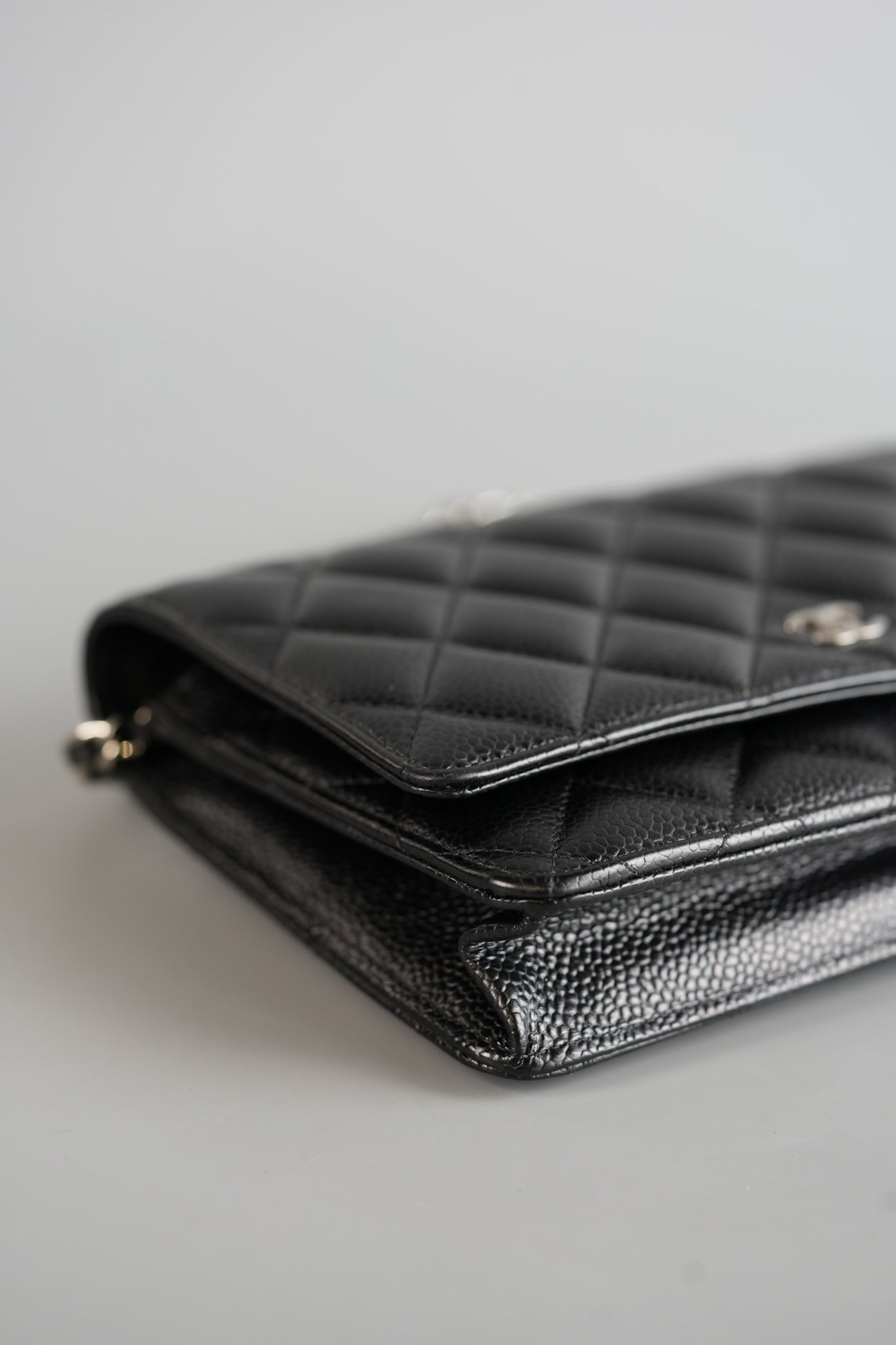 Classic Wallet on Chain (WOC) in Caviar Leather and Silver Hardware Series 27 | Purse Maison Luxury Bags Shop