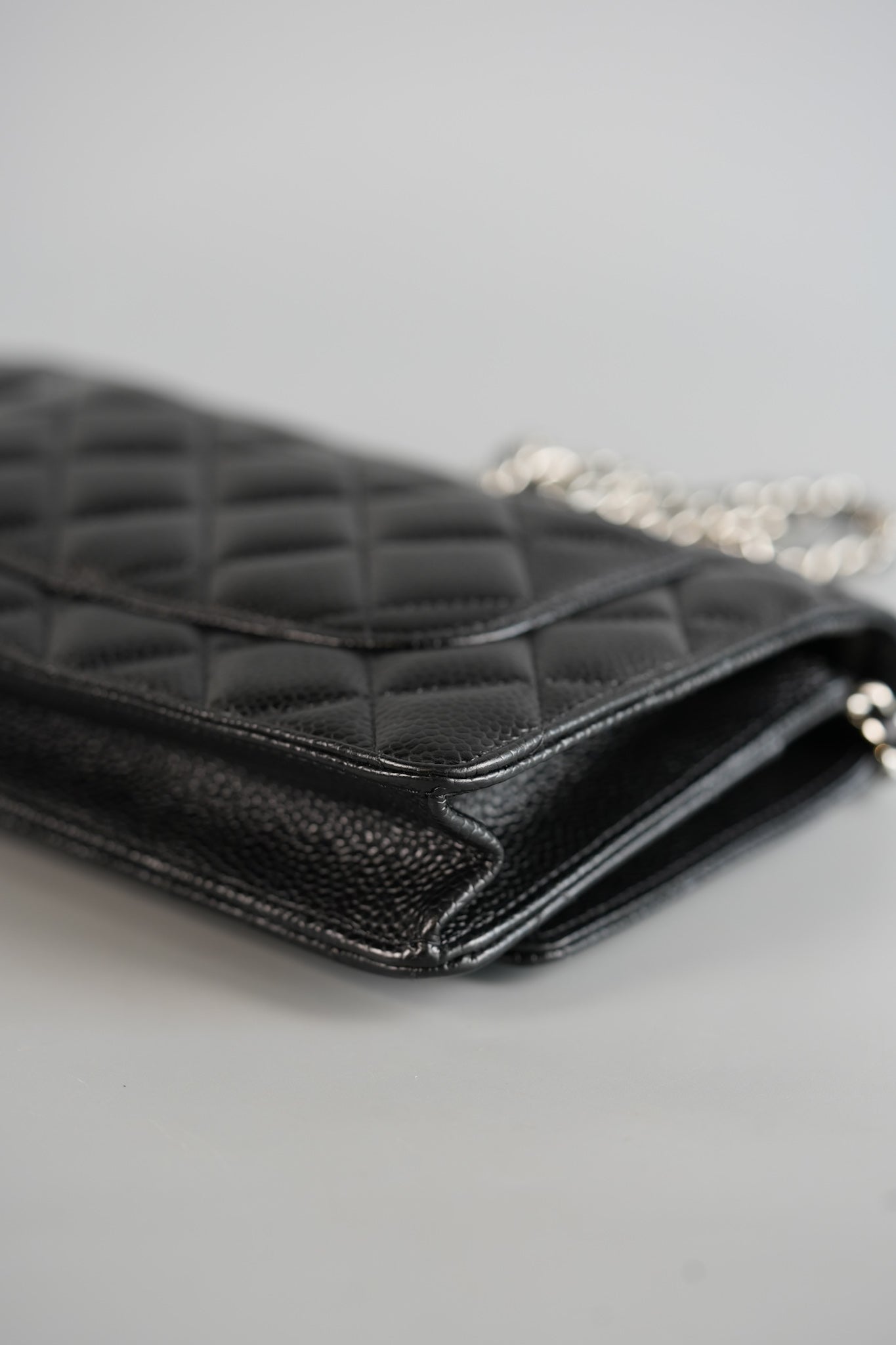 Classic Wallet on Chain (WOC) in Caviar Leather and Silver Hardware Series 27 | Purse Maison Luxury Bags Shop