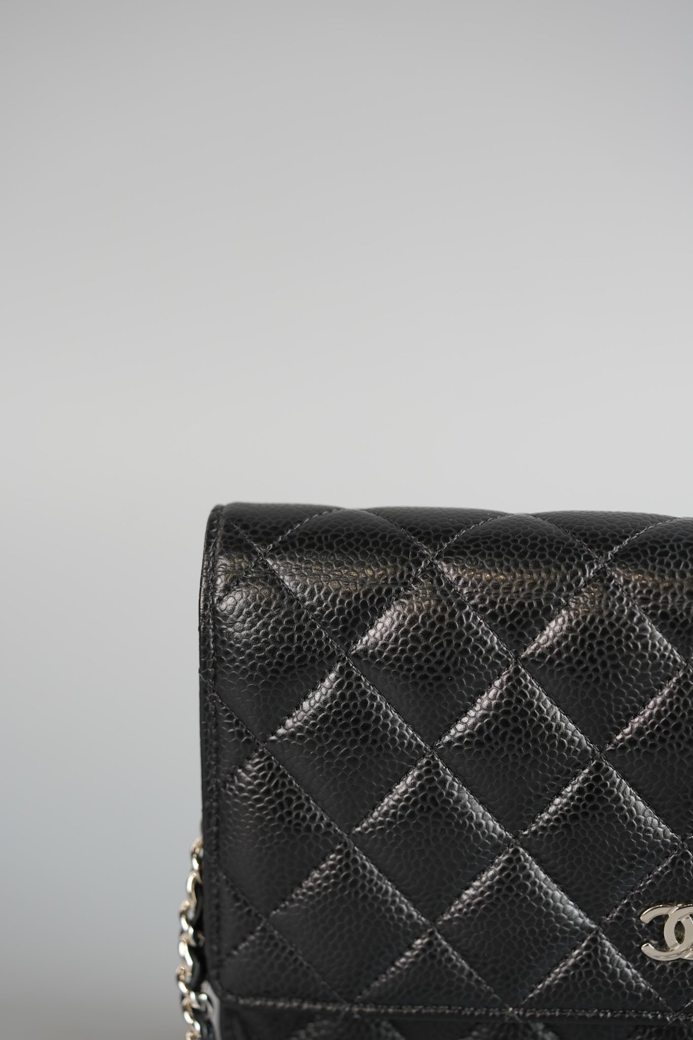 Classic Wallet on Chain (WOC) in Caviar Leather and Silver Hardware Series 27 | Purse Maison Luxury Bags Shop