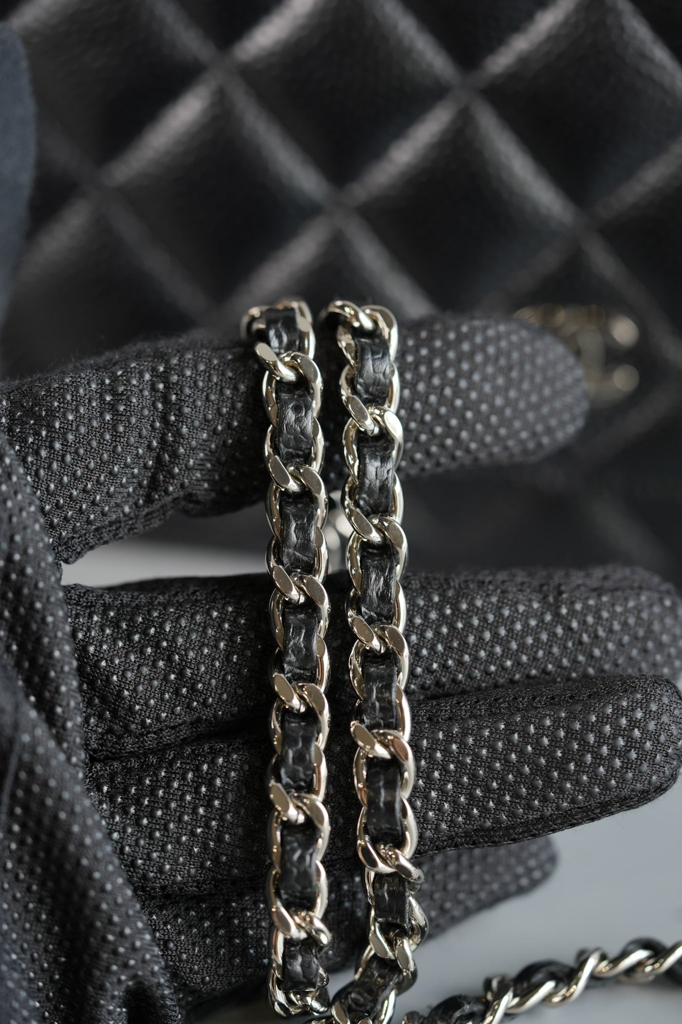 Classic Wallet on Chain (WOC) in Caviar Leather and Silver Hardware Series 27 | Purse Maison Luxury Bags Shop