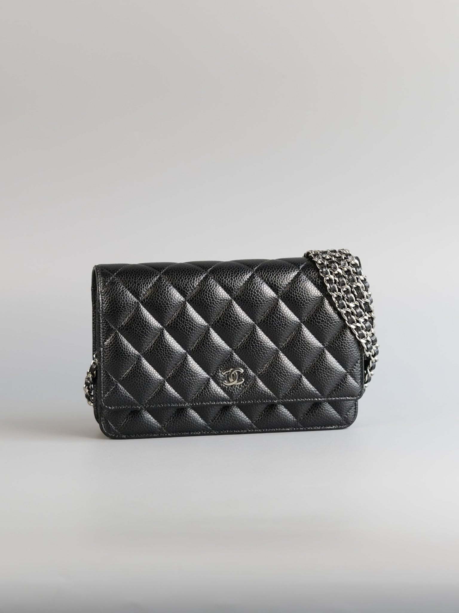 Classic Wallet on Chain (WOC) in Caviar Leather and Silver Hardware Series 27 | Purse Maison Luxury Bags Shop