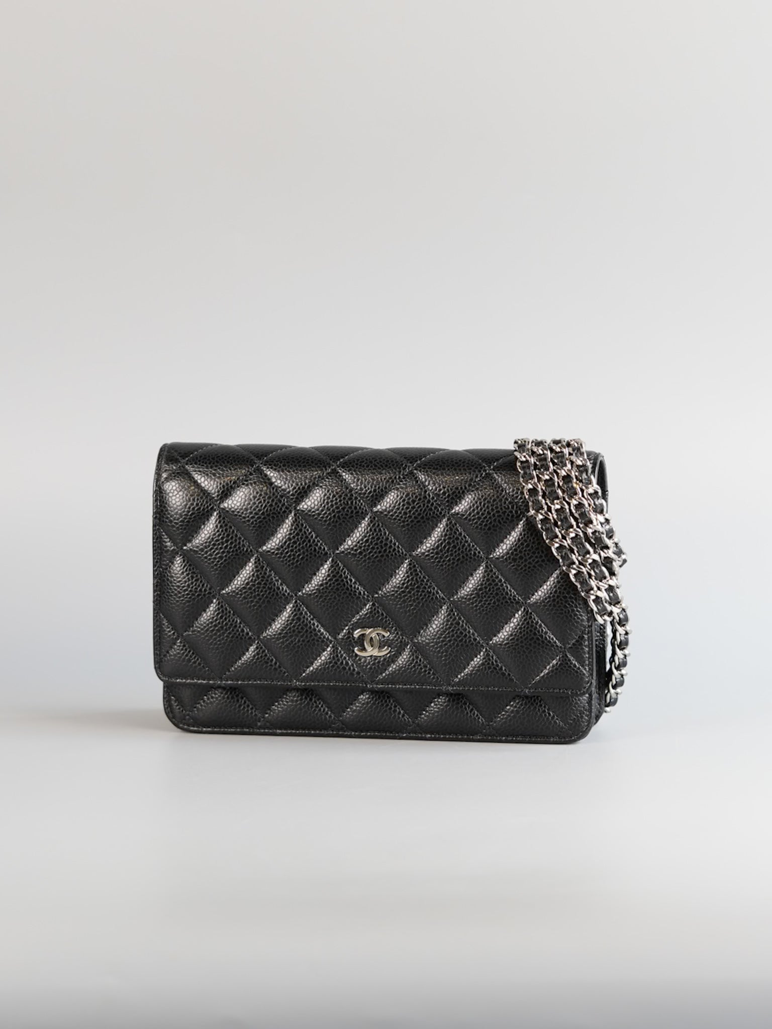 Classic Wallet on Chain (WOC) in Caviar Leather and Silver Hardware Series 27 | Purse Maison Luxury Bags Shop