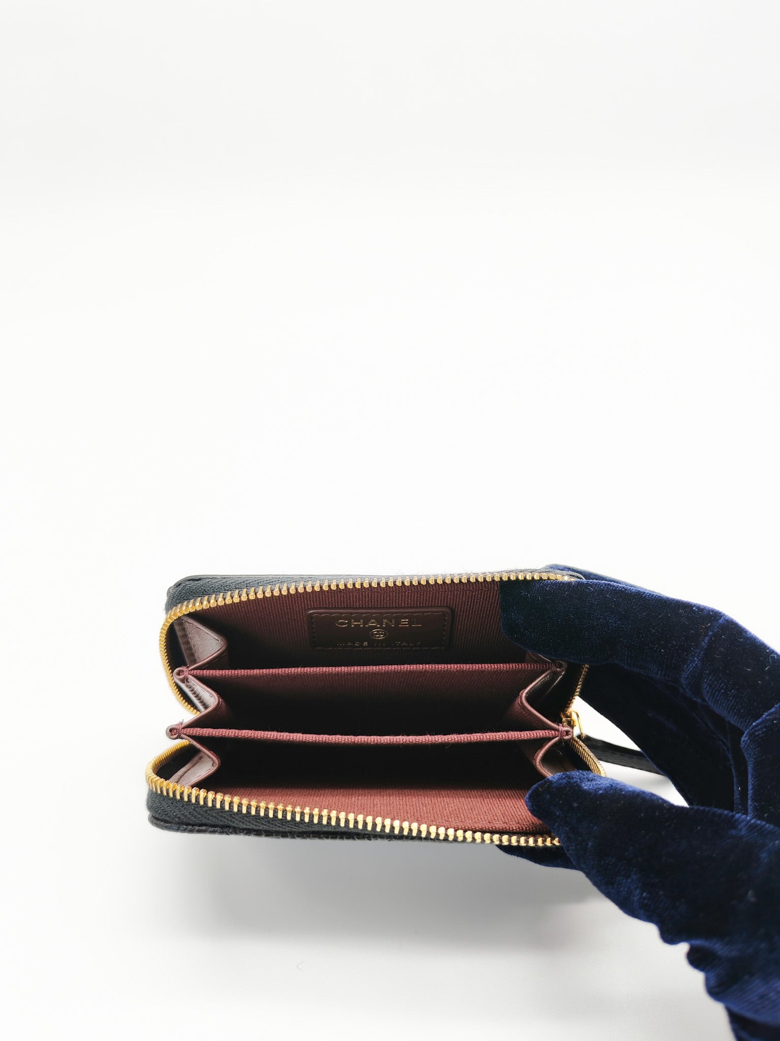 Classic Zipped Coin Purse/Card Holder in Black Caviar Leather & Gold Hardware Microchip C1K993A9 | Purse Maison Luxury Bags Shop