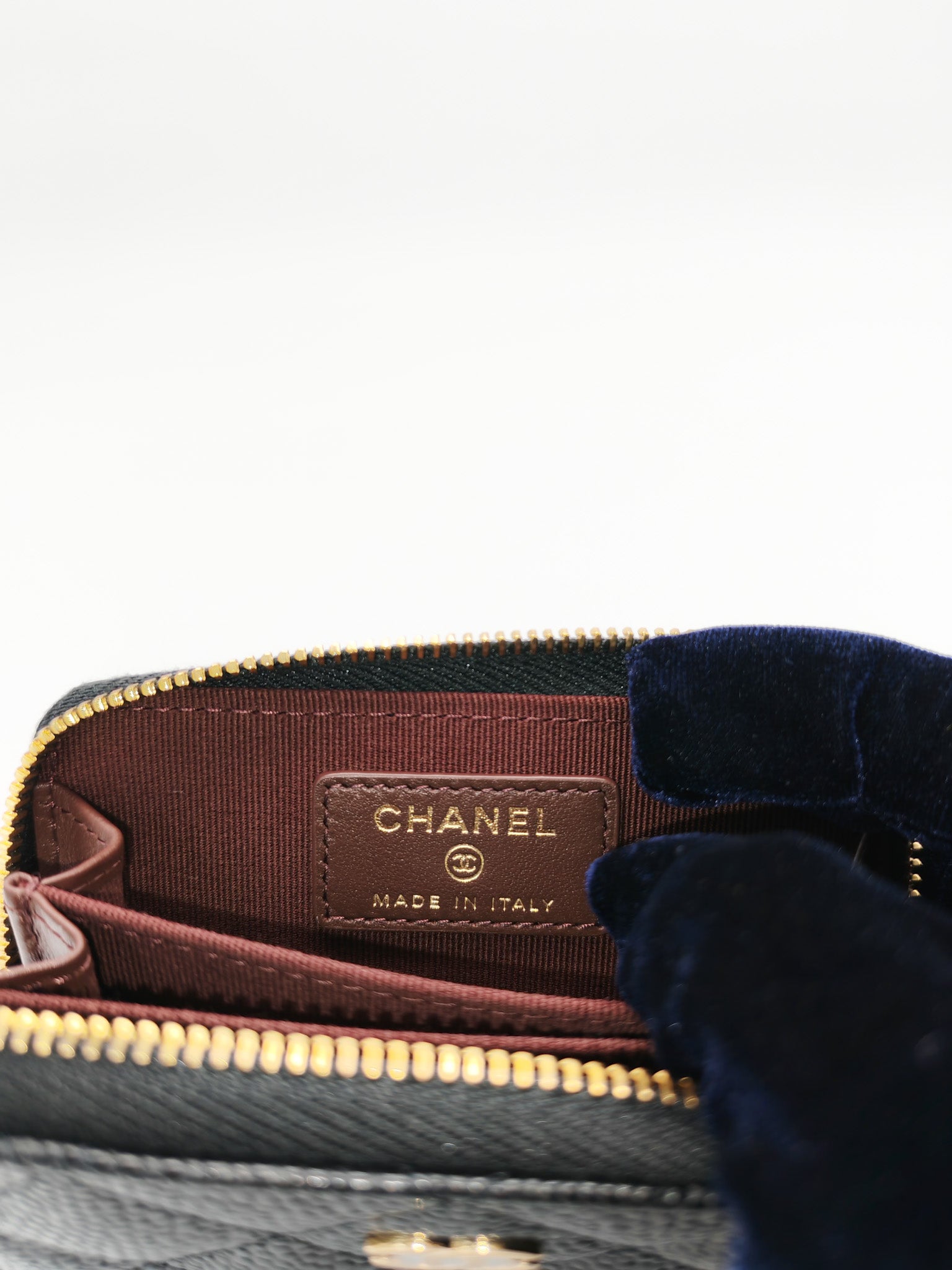 Classic Zipped Coin Purse/Card Holder in Black Caviar Leather & Gold Hardware Microchip C1K993A9 | Purse Maison Luxury Bags Shop