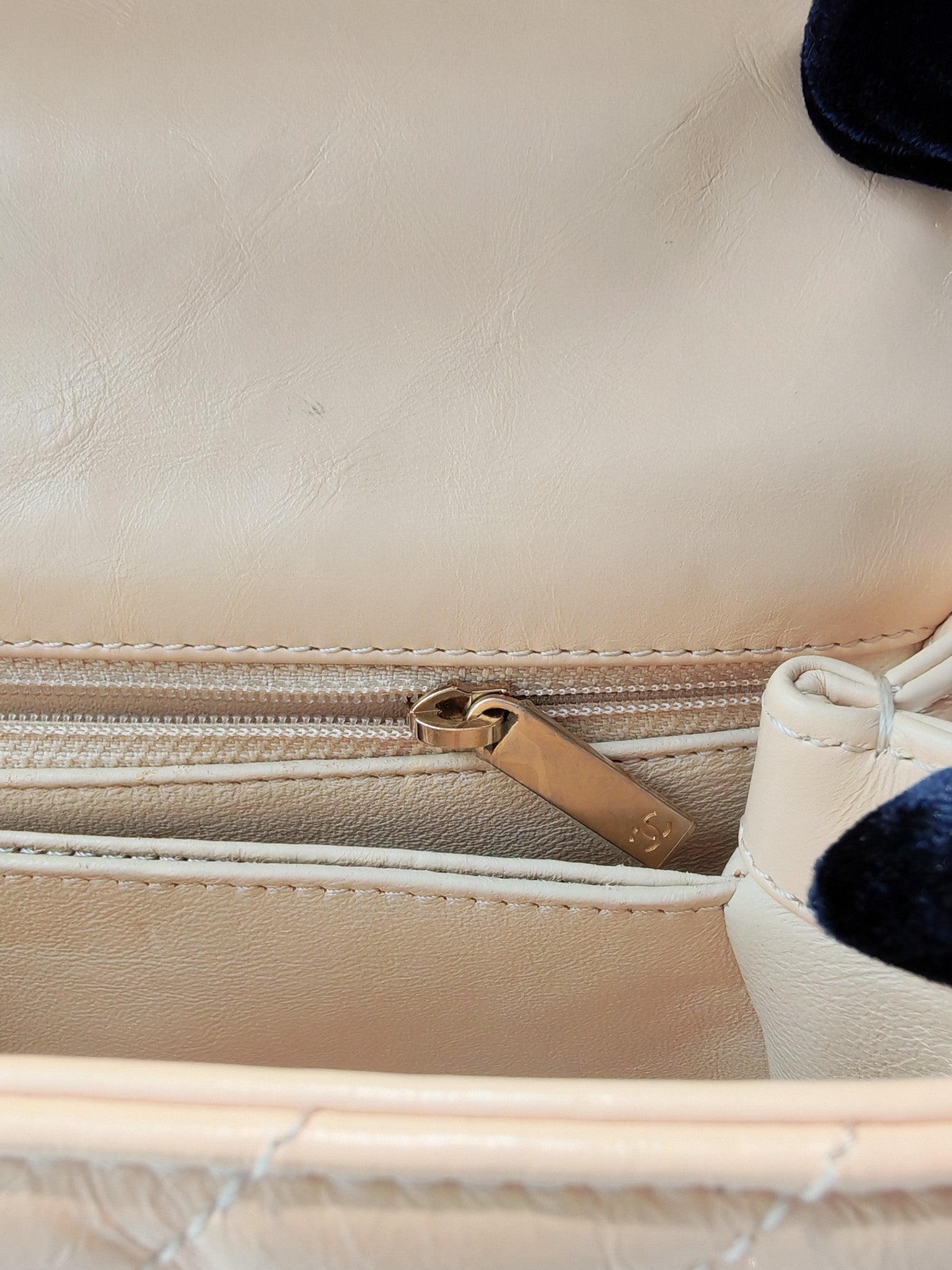 Coco Handle Small in Beige Lizard Embossed Handle & Aged Gold Hardware(Series 25) | Purse Maison Luxury Bags Shop