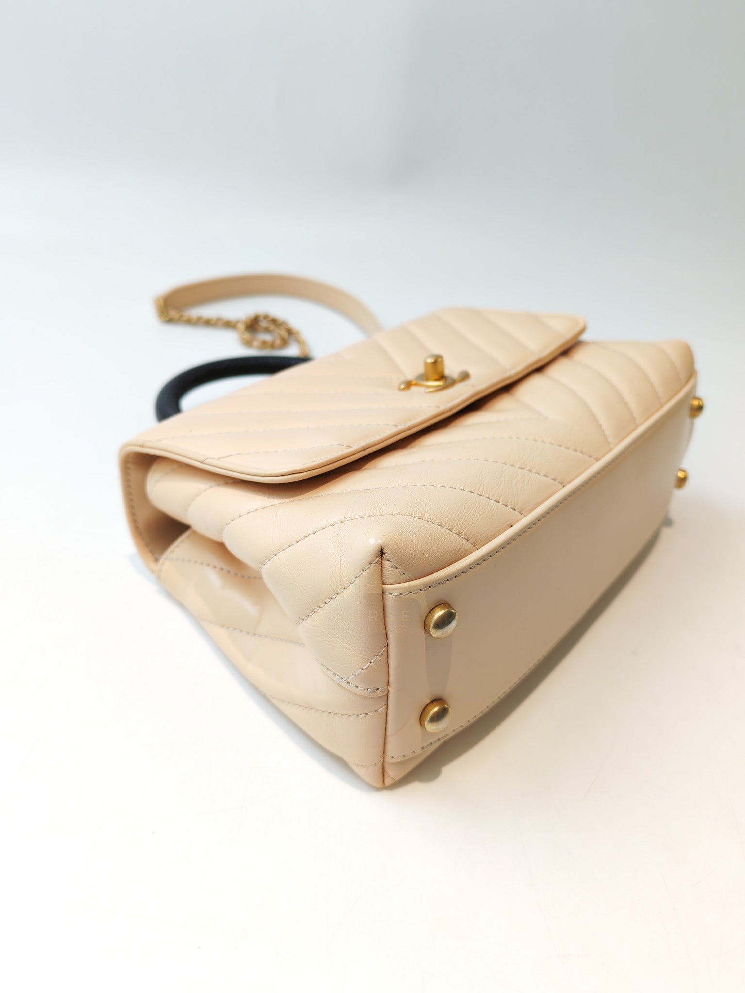 Coco Handle Small in Beige Lizard Embossed Handle & Aged Gold Hardware(Series 25) | Purse Maison Luxury Bags Shop