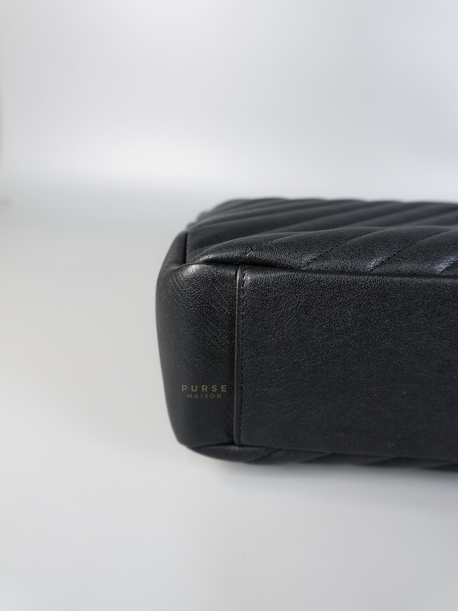 College Large in Black Chevron Quilted Leather | Purse Maison Luxury Bags Shop