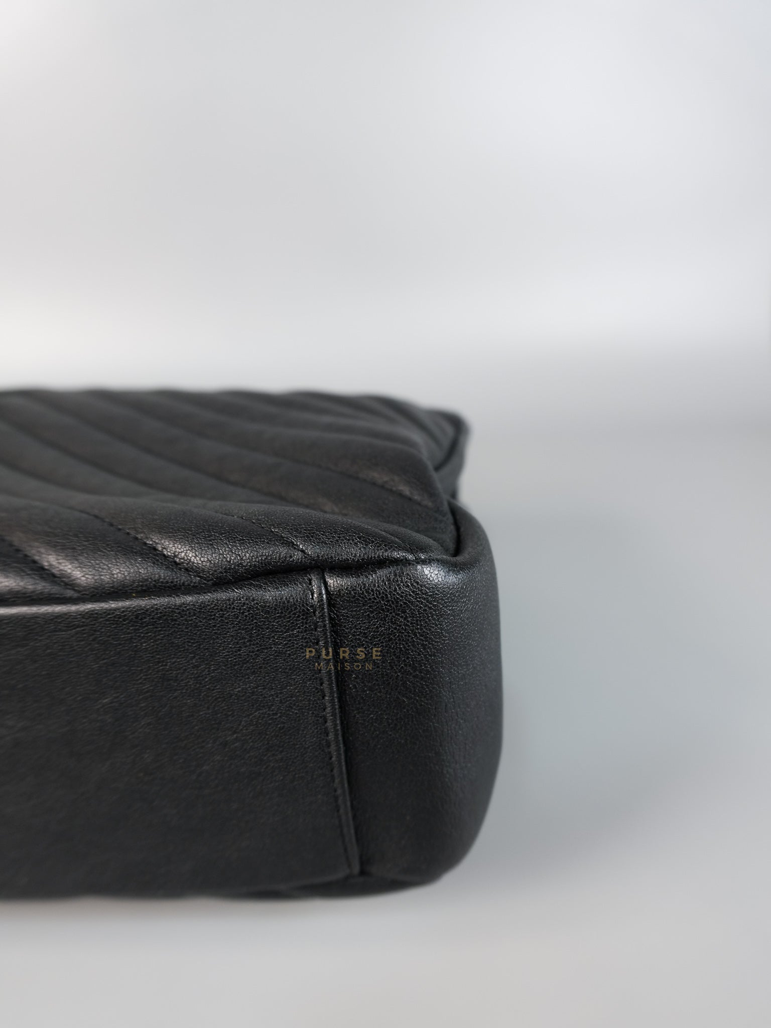 College Large in Black Chevron Quilted Leather | Purse Maison Luxury Bags Shop