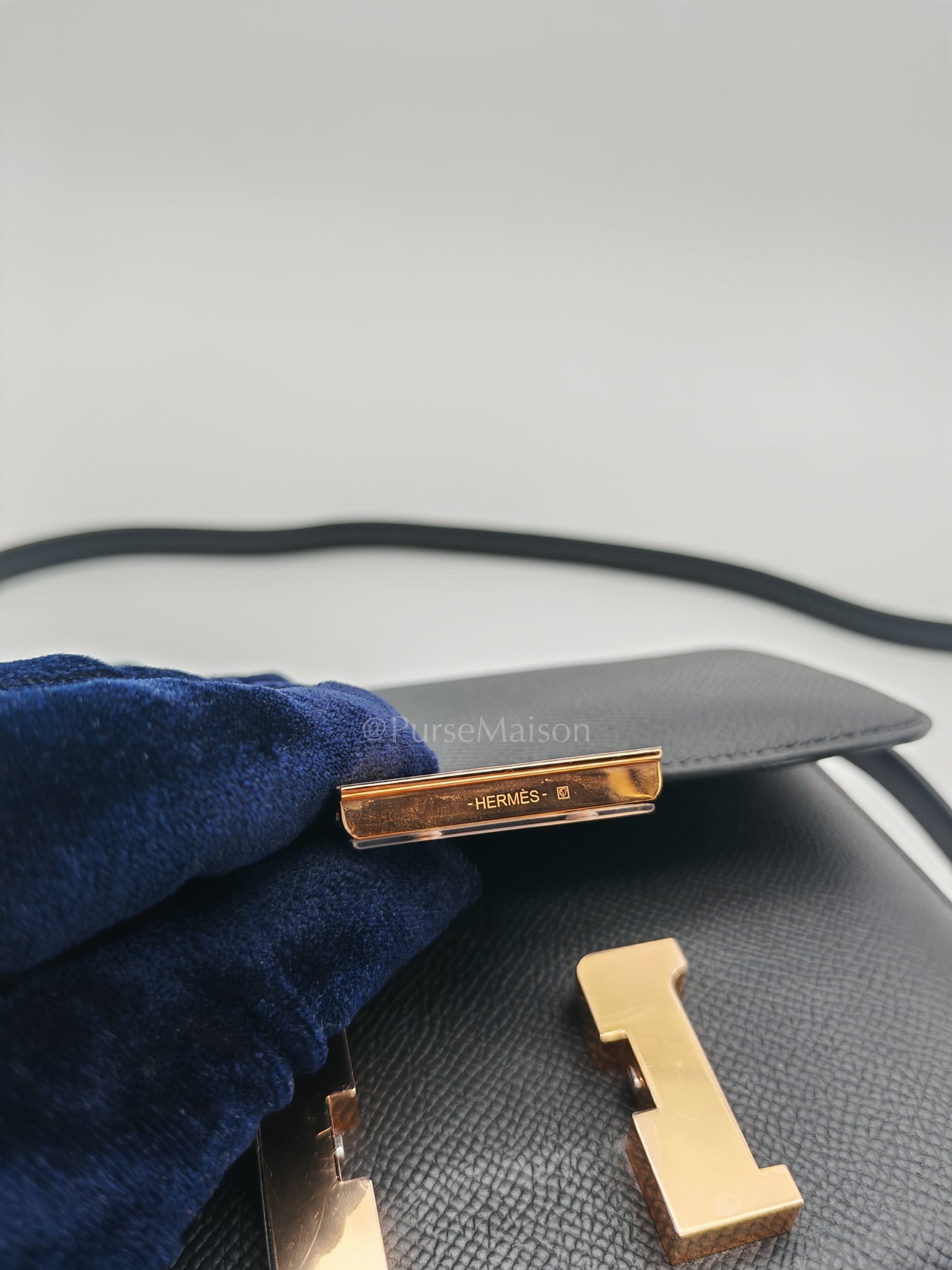 Constance 18 Black/Noir Epsom Leather in Brushed Gold Hardware Stamp B(2023) | Purse Maison Luxury Bags Shop