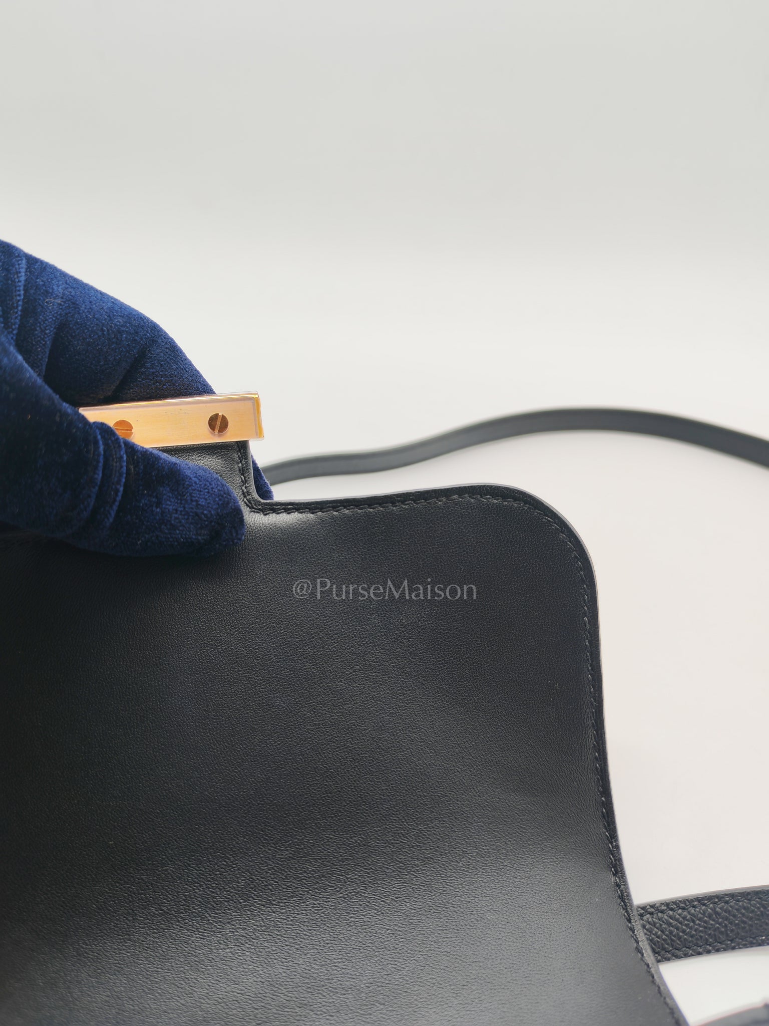 Constance 18 Black/Noir Epsom Leather in Brushed Gold Hardware Stamp B(2023) | Purse Maison Luxury Bags Shop