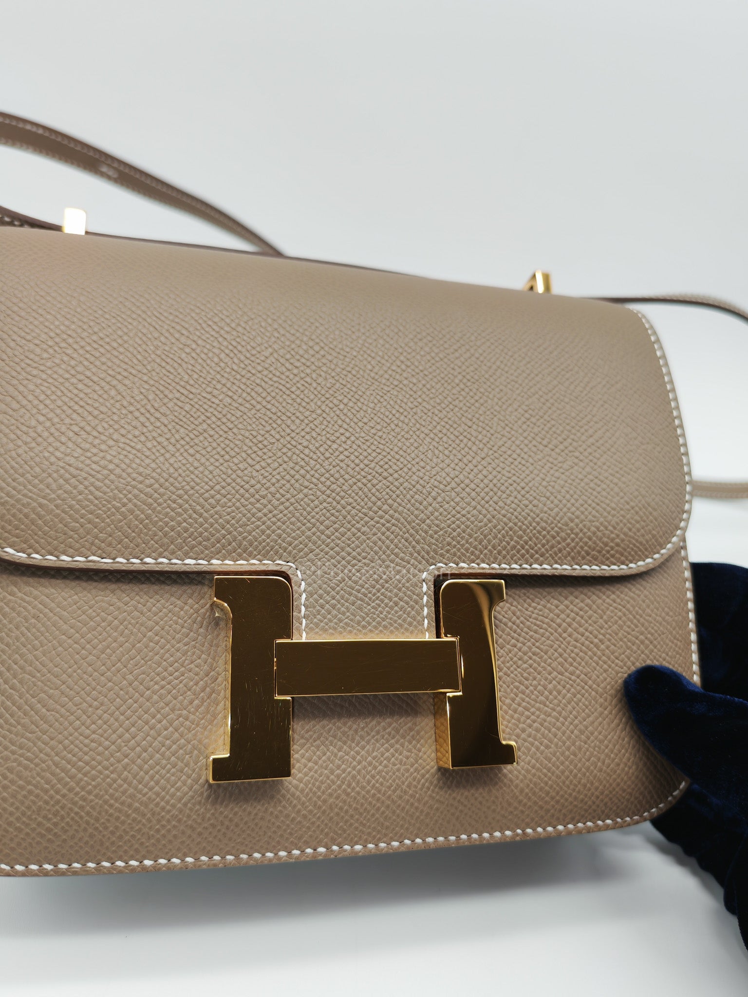 Constance 18 in Etoupe Epsom Leather and Gold Hardware Stamp K(2025) | Purse Maison Luxury Bags Shop