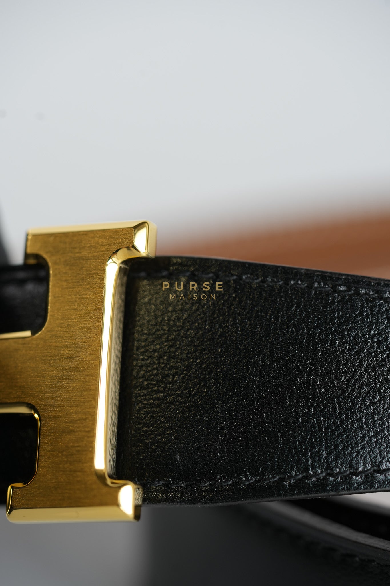 Constance H Reversible Belt in Black/Gold Stamp U Size 100 | Purse Maison Luxury Bags Shop
