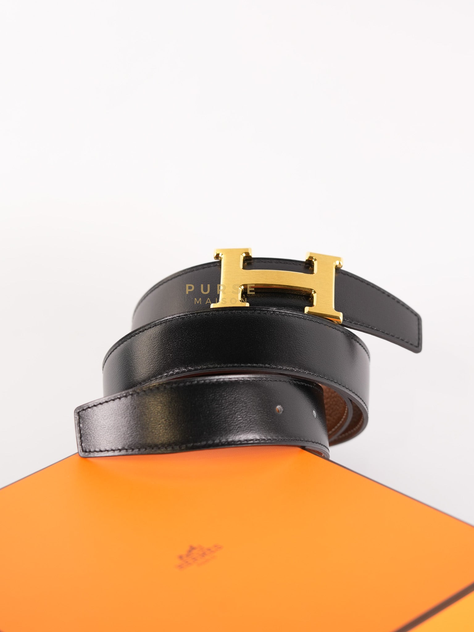 Constance H Reversible Belt in Black/Gold Stamp U Size 100 | Purse Maison Luxury Bags Shop