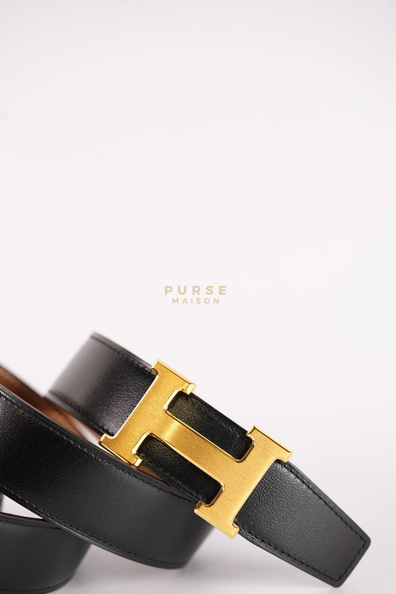Constance H Reversible Belt in Black/Gold Stamp U Size 100 | Purse Maison Luxury Bags Shop