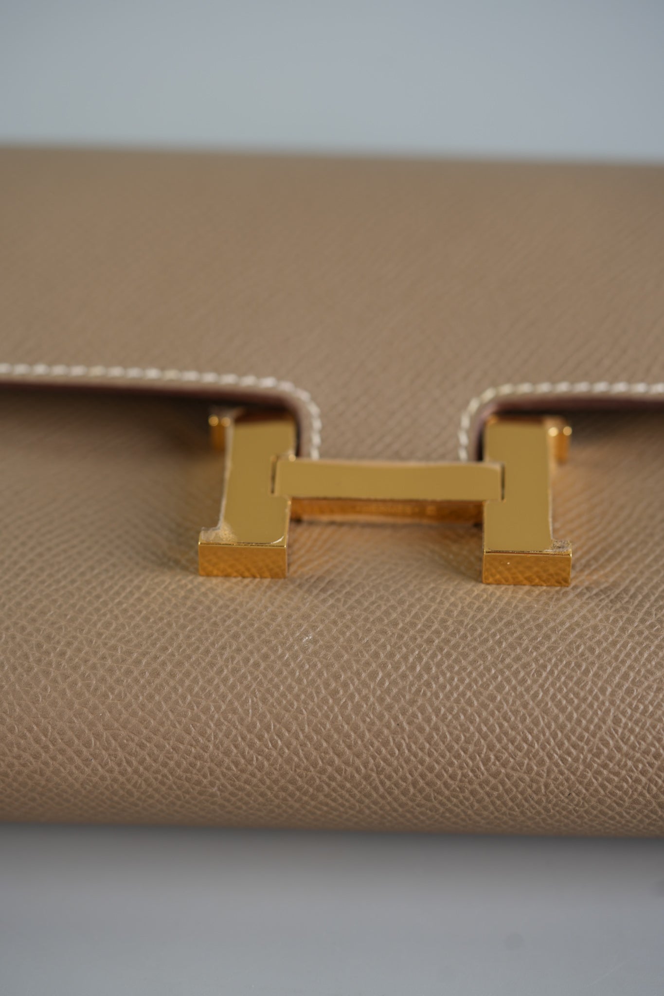 Constance To Go Etoupe Epsom Leather & Gold Hardware Stamp U (2022) | Purse Maison Luxury Bags Shop