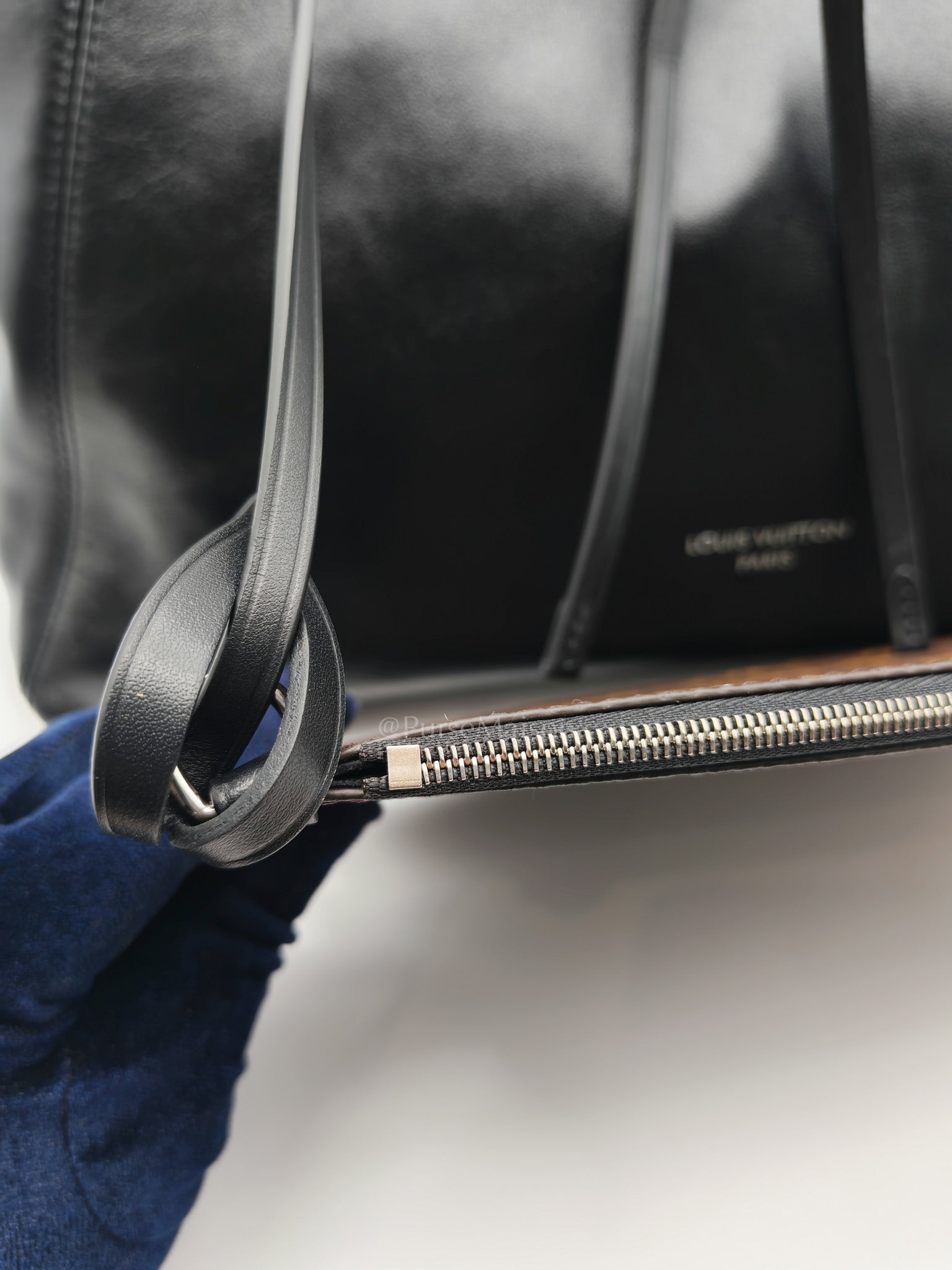 Carry All Vibe MM in Black Lambskin Leather & Silver Hardware Microchip