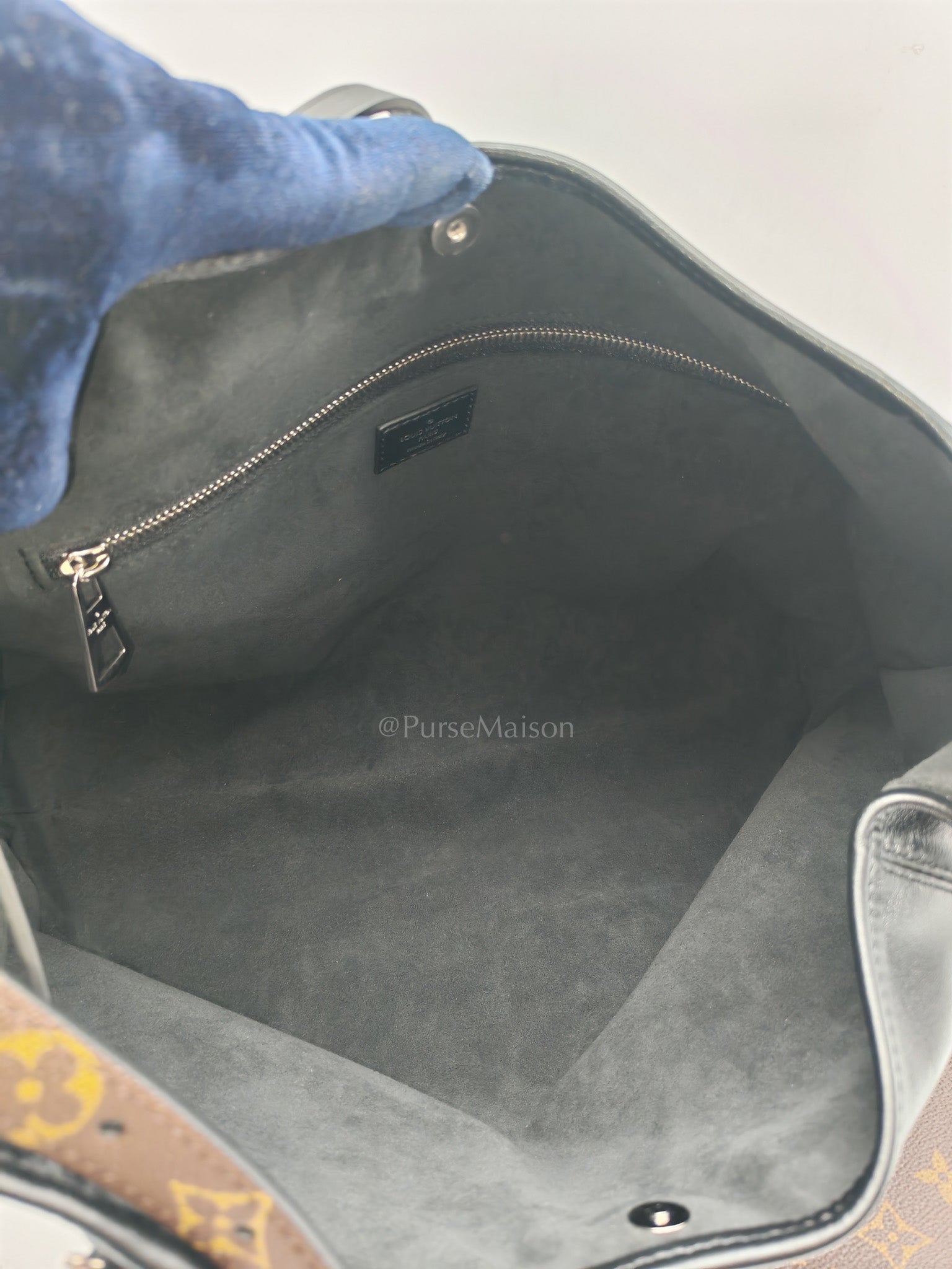 Carry All Vibe MM in Black Lambskin Leather & Silver Hardware Microchip