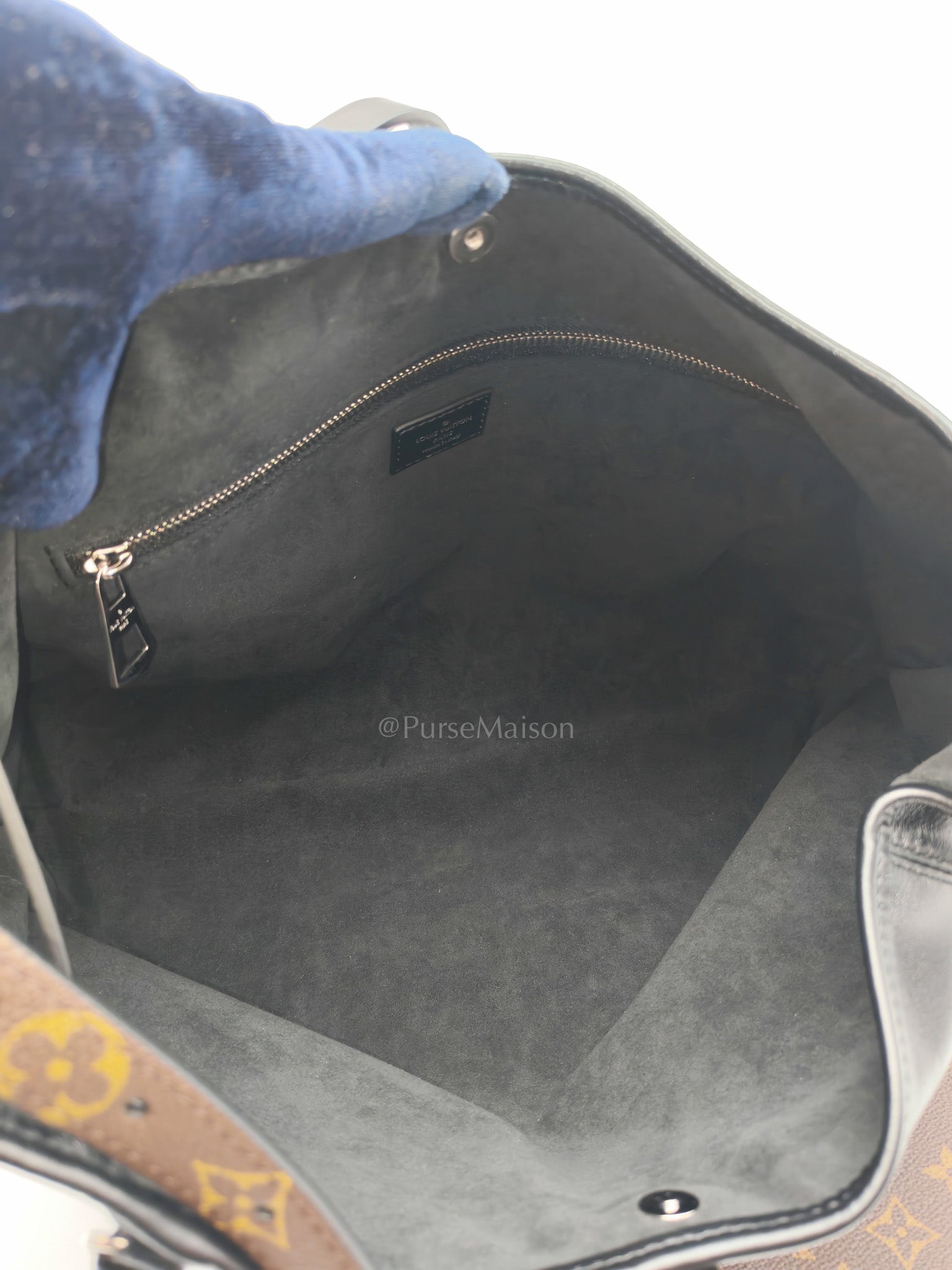 Carry All Vibe MM in Black Lambskin Leather & Silver Hardware Microchip