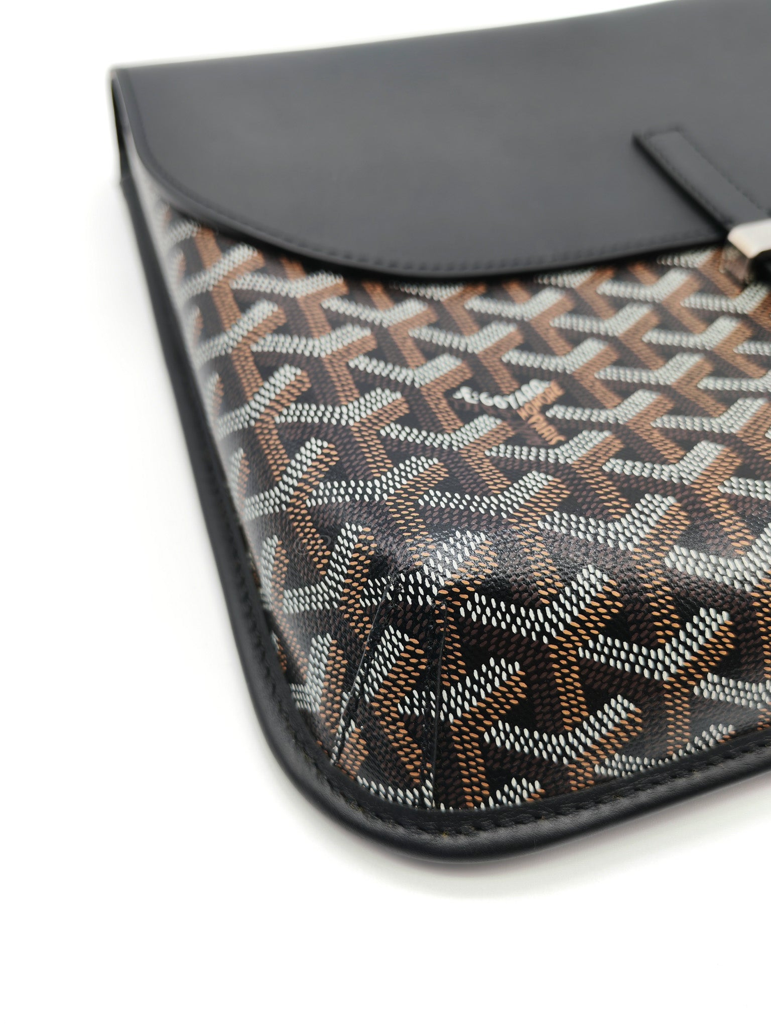 Coursier MM in Noir/Black Goyardine Canvas Messenger Bag | Purse Maison Luxury Bags Shop