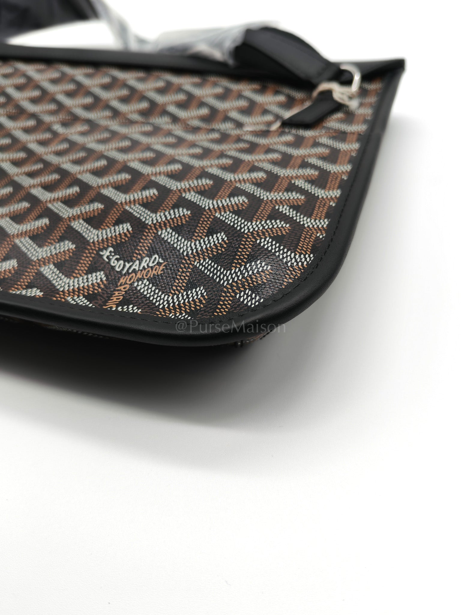 Coursier MM in Noir/Black Goyardine Canvas Messenger Bag | Purse Maison Luxury Bags Shop