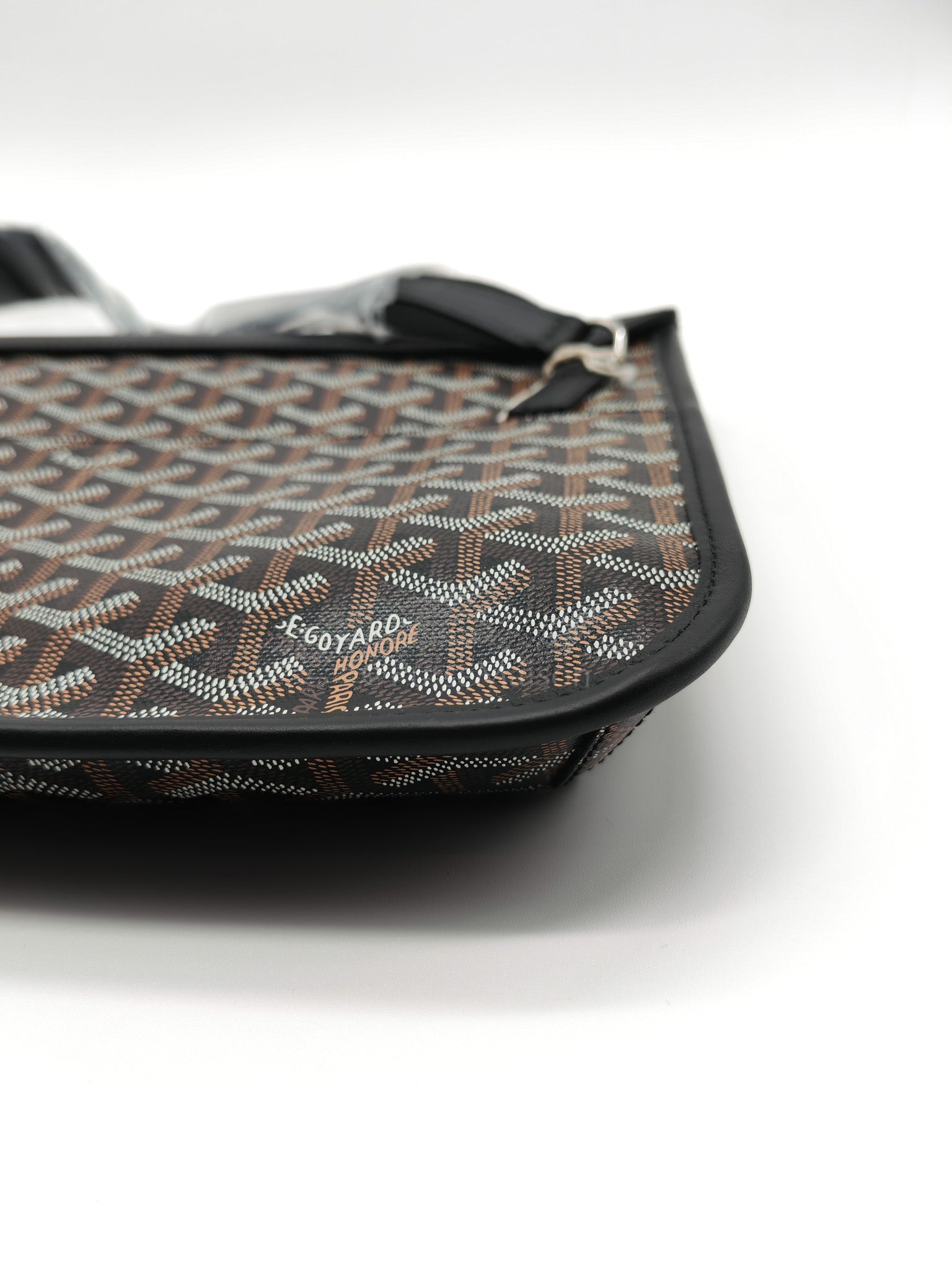Coursier MM in Noir/Black Goyardine Canvas Messenger Bag | Purse Maison Luxury Bags Shop