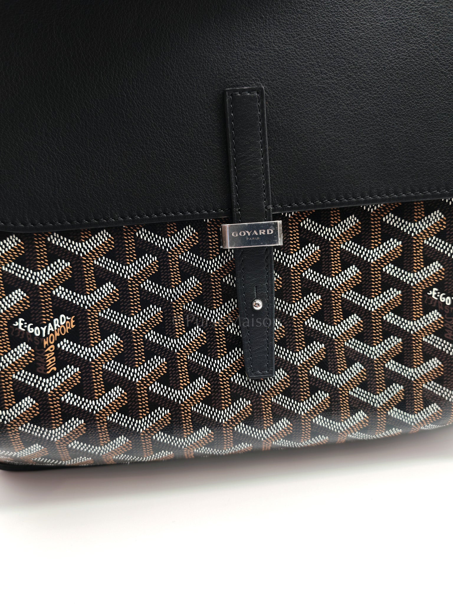 Coursier MM in Noir/Black Goyardine Canvas Messenger Bag | Purse Maison Luxury Bags Shop