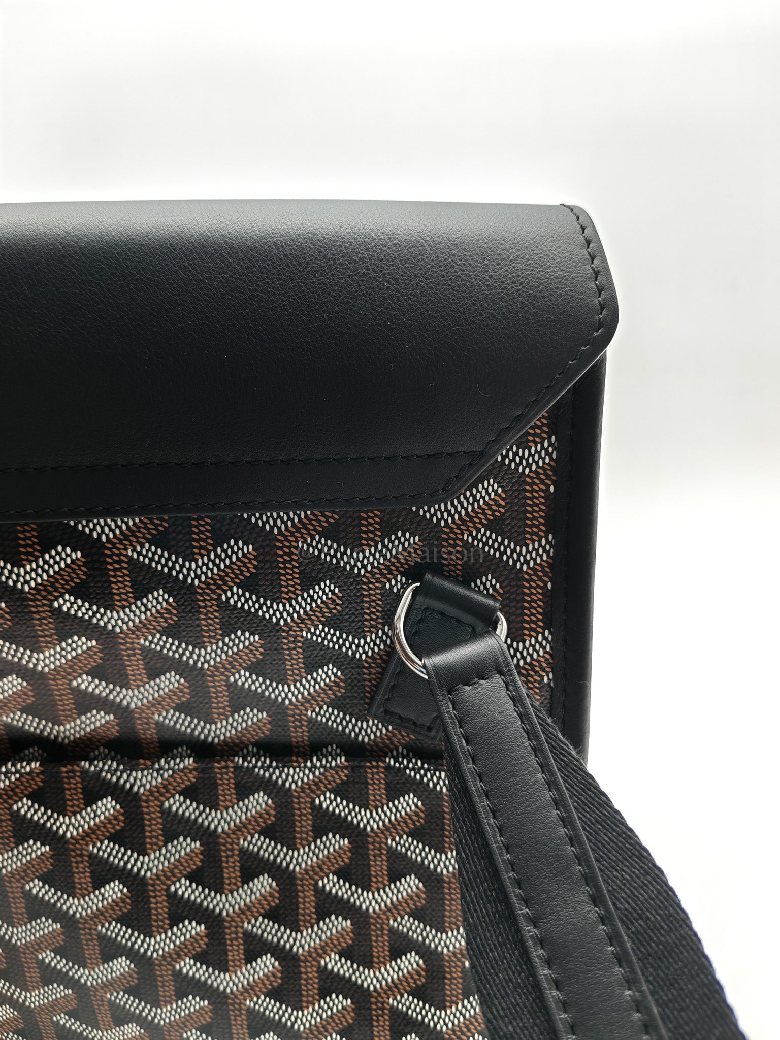 Coursier MM in Noir/Black Goyardine Canvas Messenger Bag | Purse Maison Luxury Bags Shop