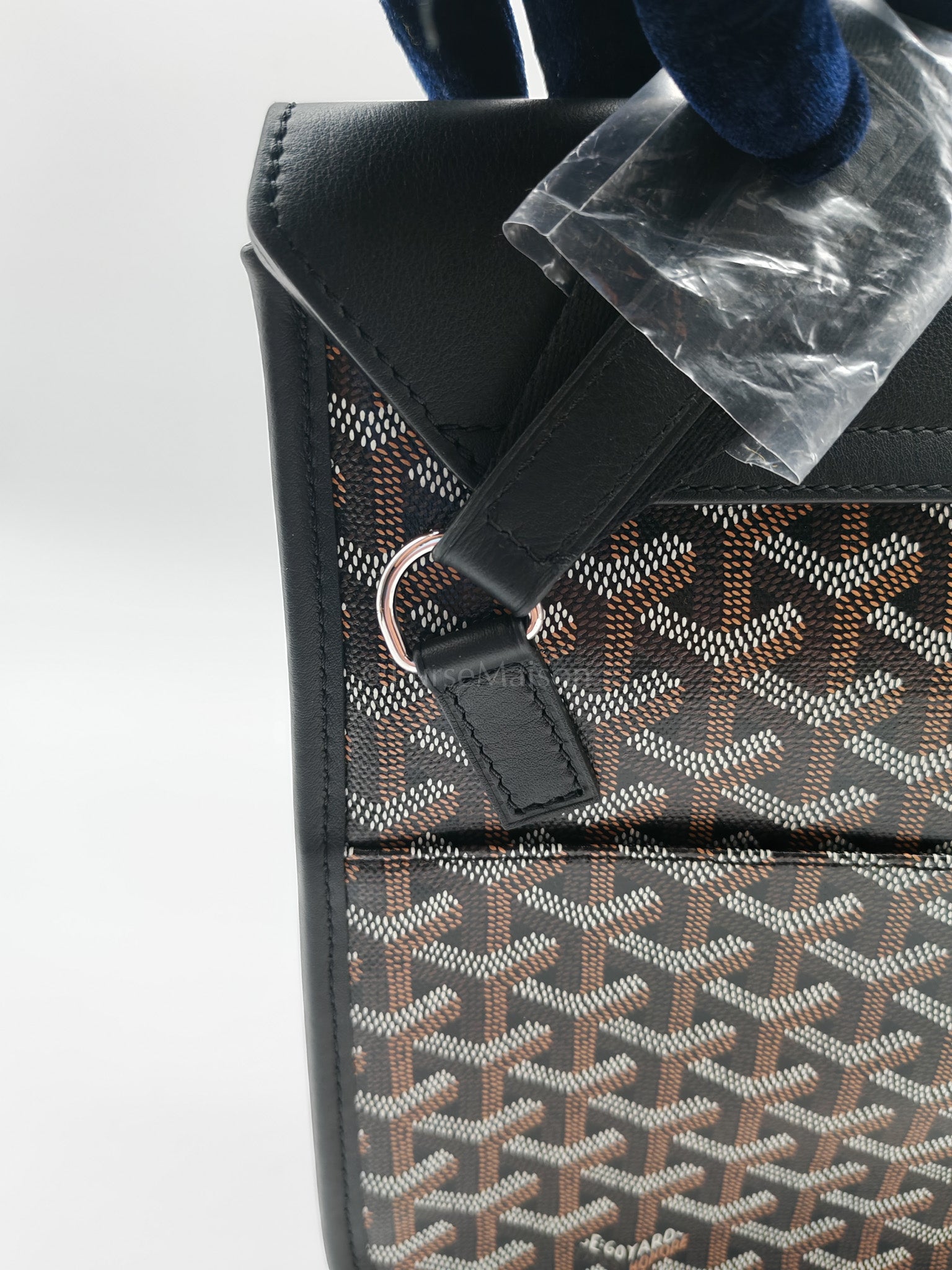 Coursier MM in Noir/Black Goyardine Canvas Messenger Bag | Purse Maison Luxury Bags Shop